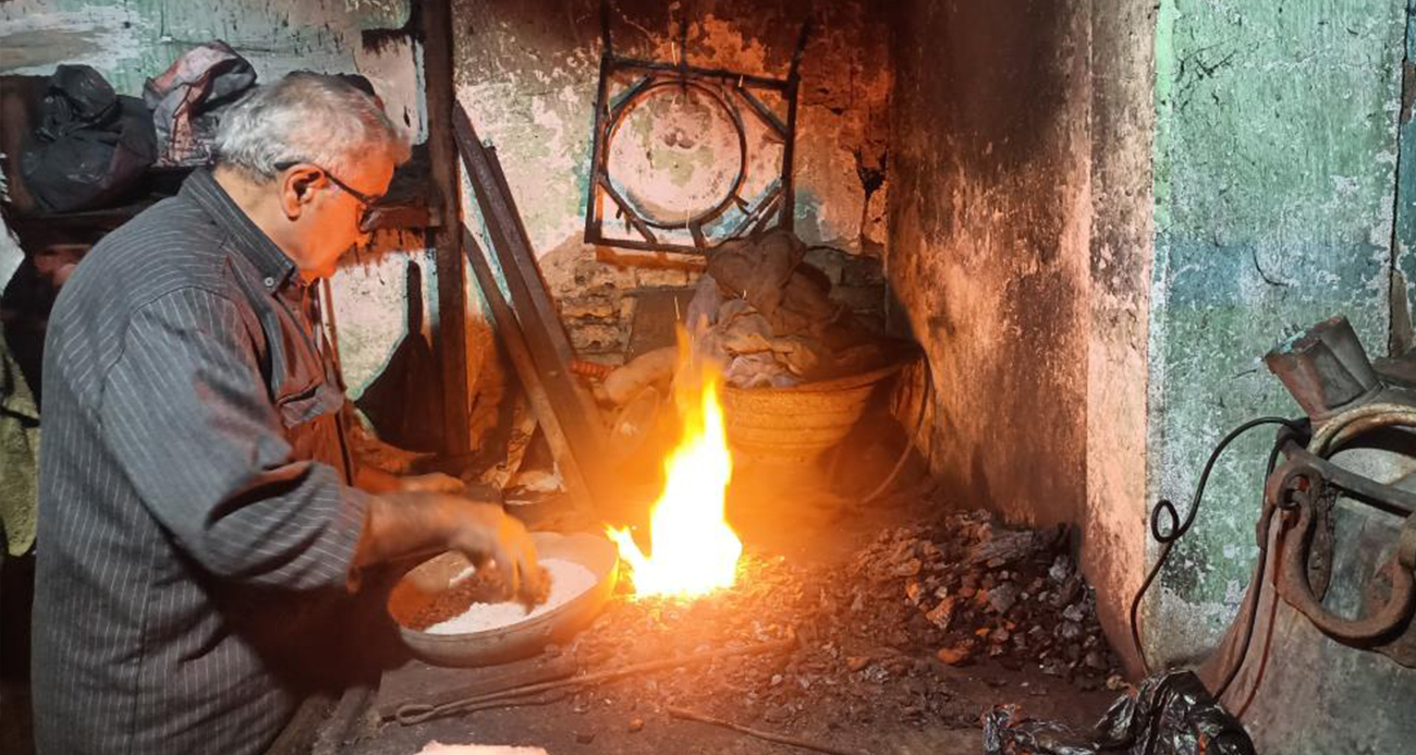 ATEŞTE TAVLANAN EMEK: 45 YILDIR KALAYCILIĞI YAŞATIYOR 