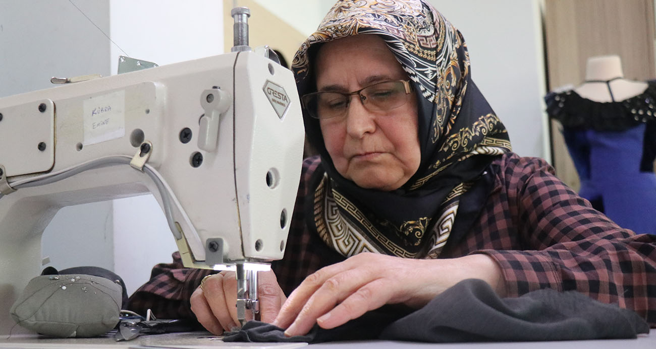 65 YAŞINDAKİ REMZİYE TEYZENİN &QUOT;SINIFTA KALMA&QUOT; AZMİ 