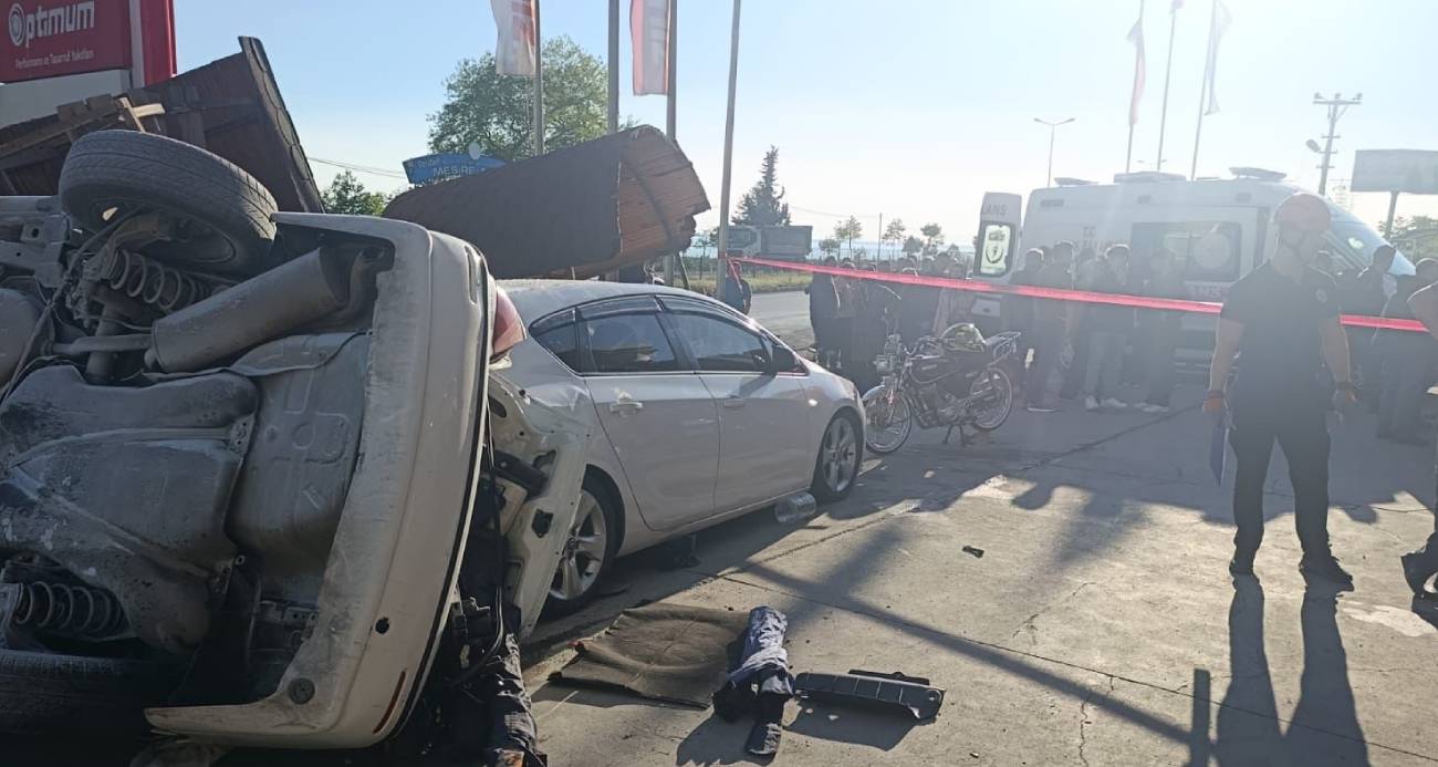 ZONGULDAK’TA AKARYAKIT İSTASYONUNA DALAN OTOMOBİL DEHŞET SAÇTI: 5’İ ÇOCUK 6 YARALI 