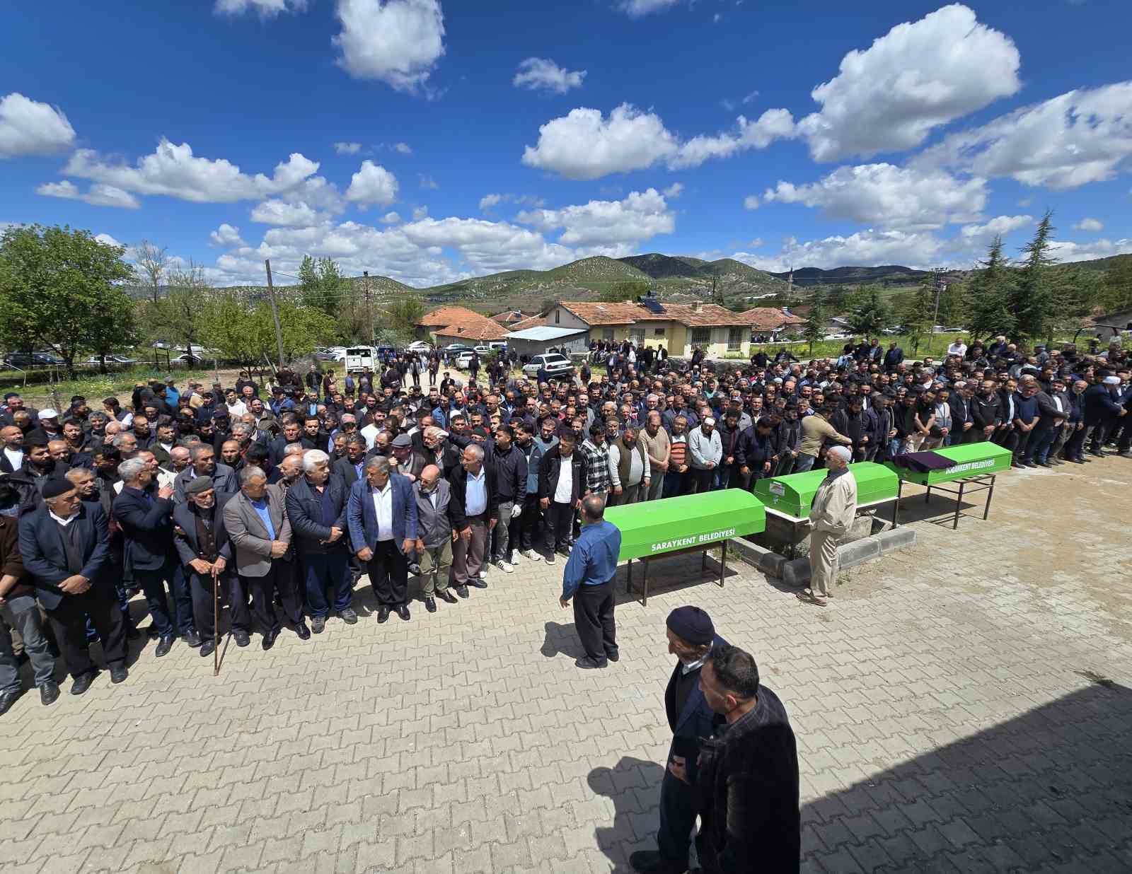 KAZADA HAYATINI KAYBEDEN 2 ÖĞRENCİ VE SERVİS SÜRÜCÜSÜ DEFNEDİLDİ 