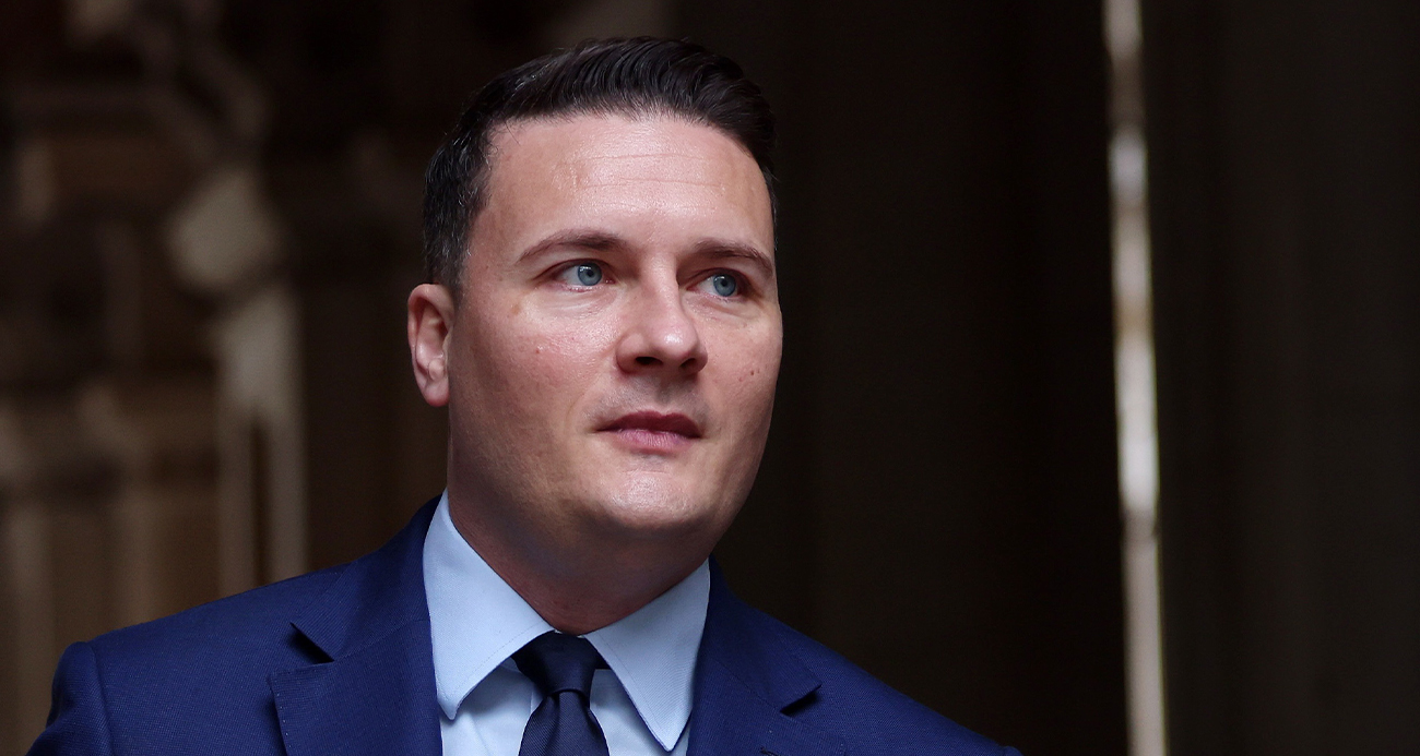 İNGİLTERE’DE İSTİFA EDEN ESKİ BAKANDAN BAŞBAKAN STARMER İLE REKABET ÇAĞRISI 