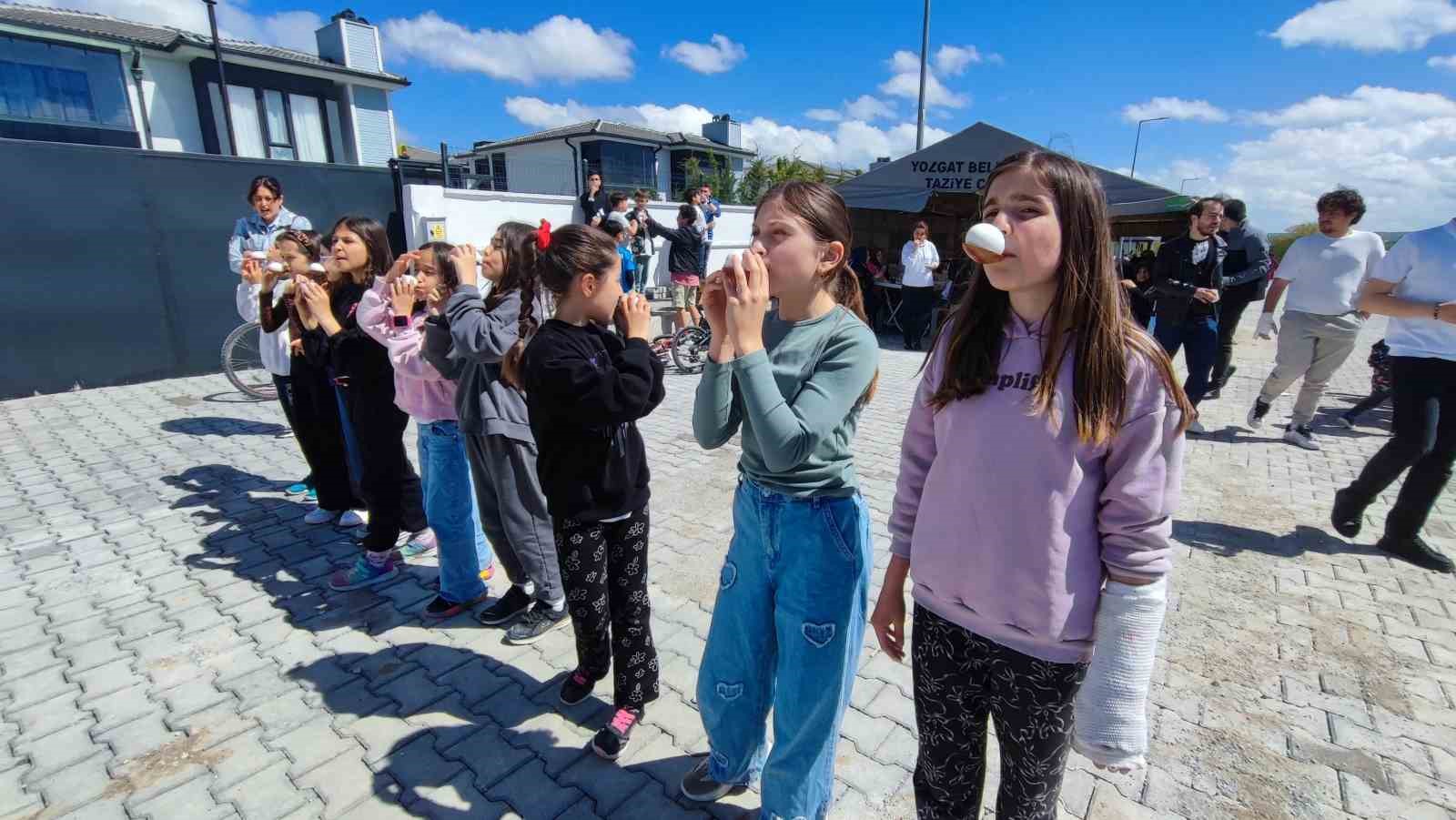 YOZGAT’TA BAHAR ŞENLİĞİYLE KOMŞULAR KAYNAŞTI, ÇOCUKLAR GELENEKSEL OYUNLARLA TANIŞTI 