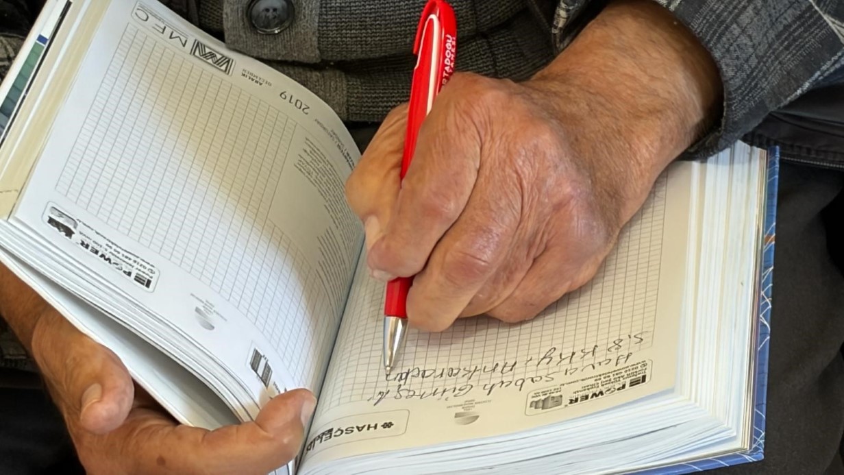 BİR ÖMRÜ DEFTERLERE SIĞDIRARAK 59 YILDIR GÜNLÜK TUTUYOR 