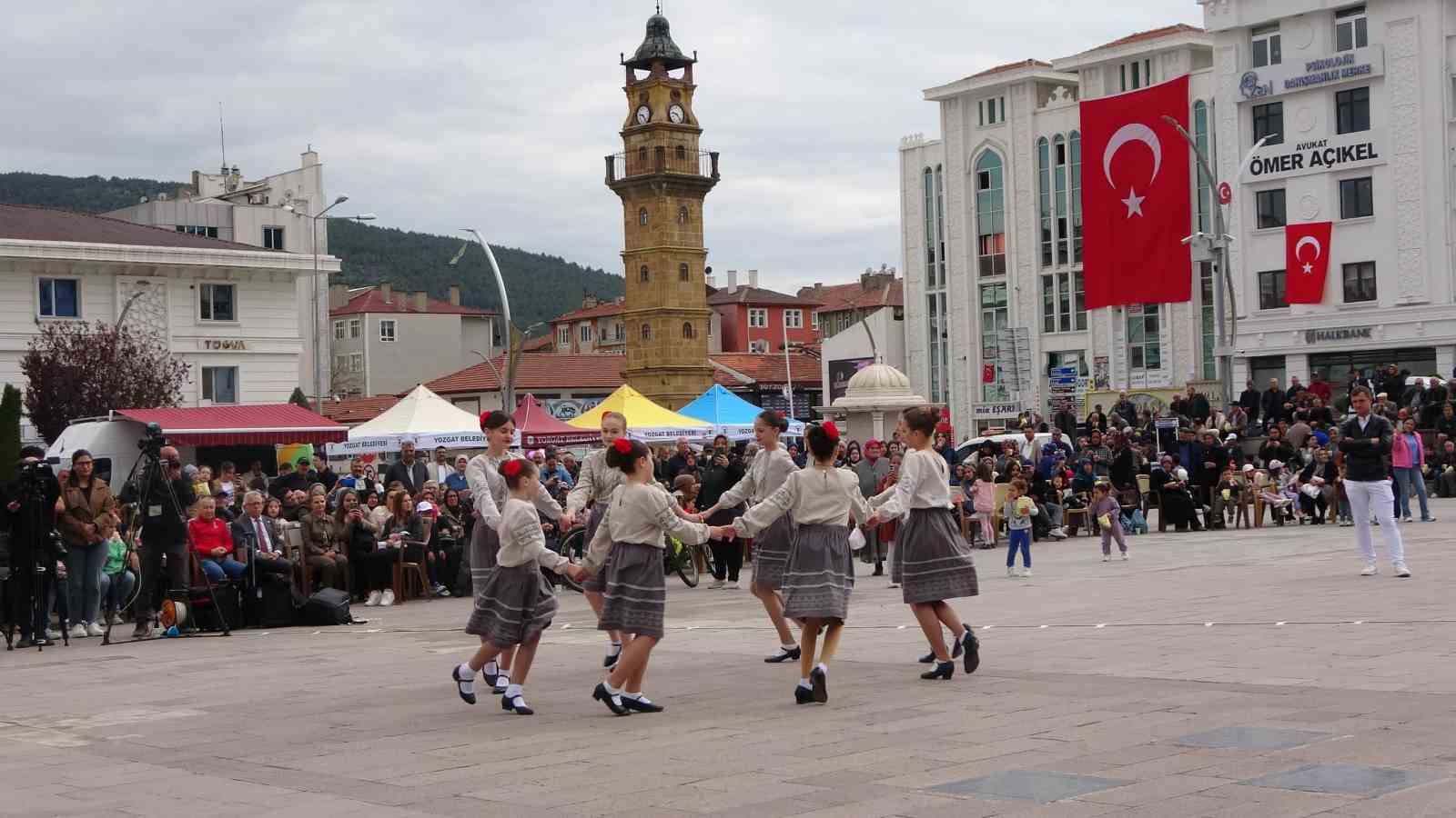 YOZGAT’TA HALK DANSLARI ŞENLİĞİ İLGİYLE KARŞILANDI 