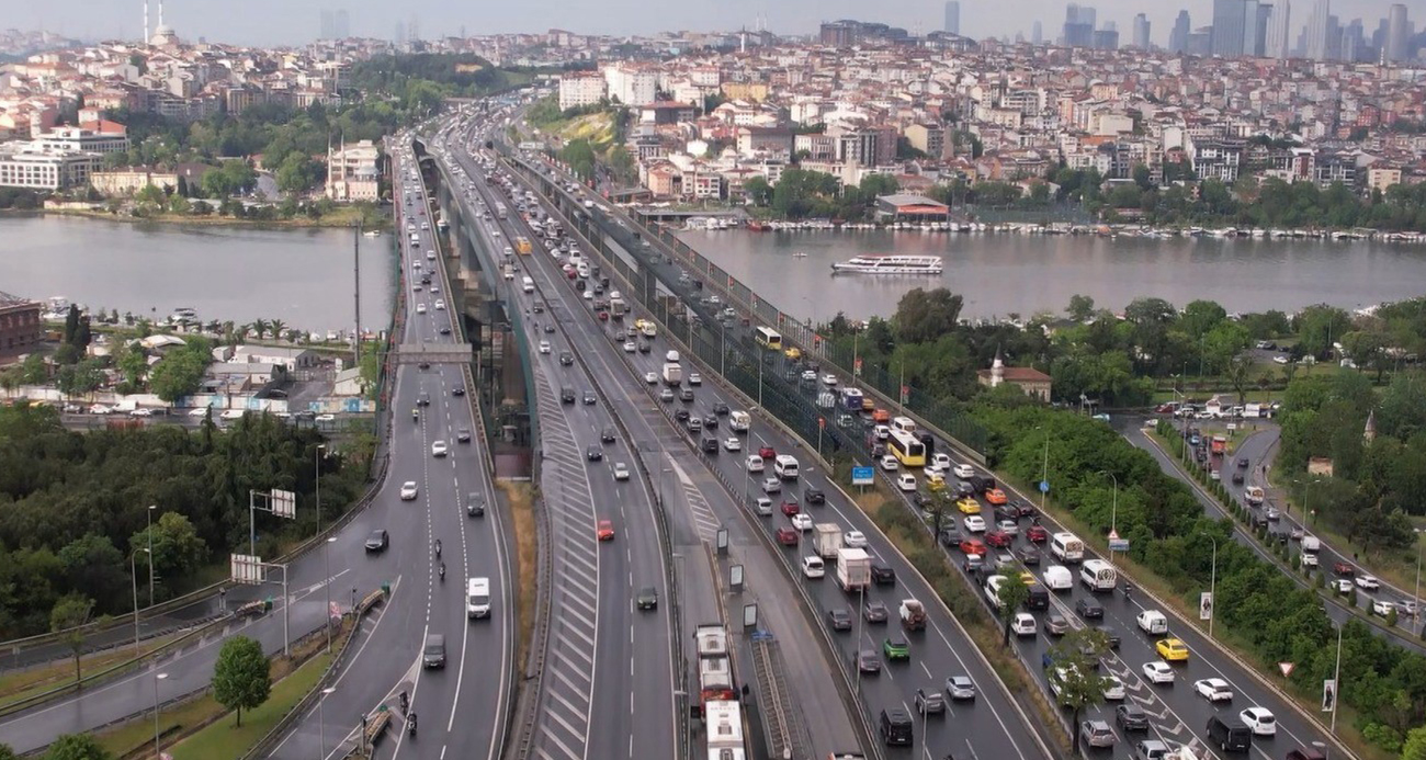 İSTANBUL’DA YAĞMUR VE MAÇ TRAFİĞİ 