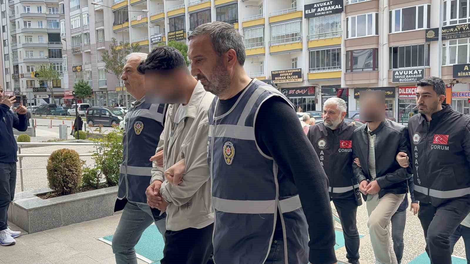 GÜZELLİK SALONUNDA AKILALMAZ YÖNTEMLE VURGUN: MÜŞTERİLERİN TELEFONUNDAN KREDİ ÇEKEN 6 ŞÜPHELİ TUTUKLANDI 
