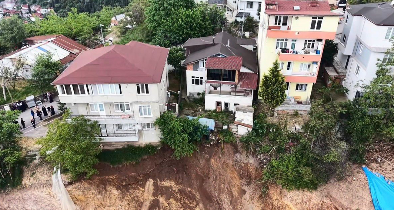 İZMİT’TEKİ TOPRAK KAYMASIYLA İLGİLİ PROJE SORUMLULARINA 279 BİN 340 LİRA PARA CEZASI 