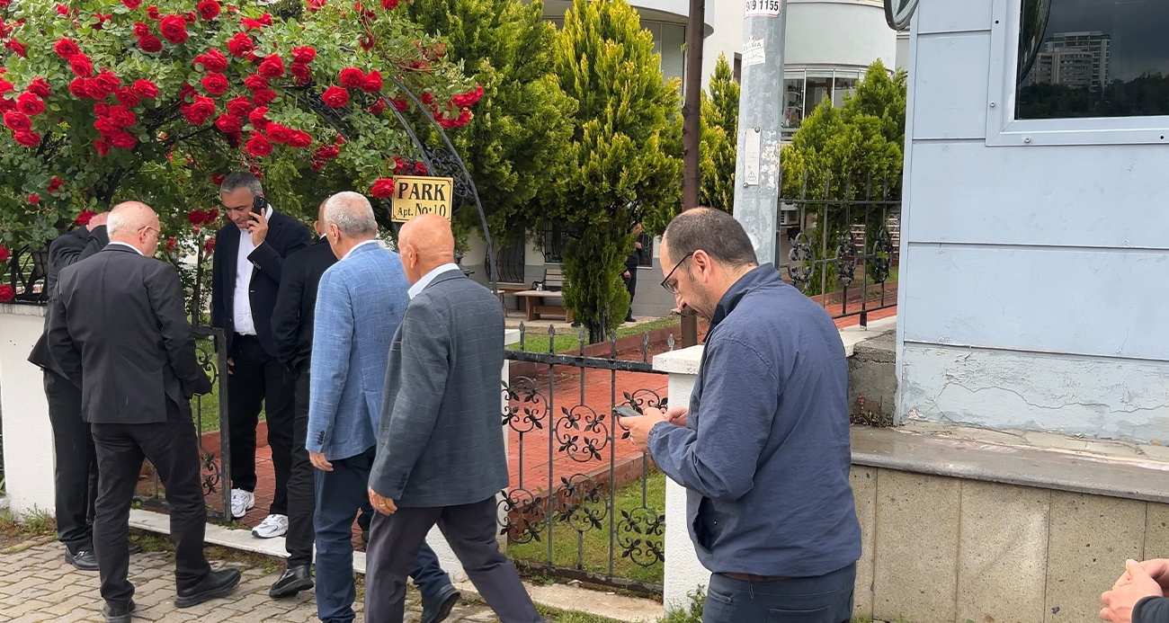 CHP’Lİ MİLLETVEKİLLERİ KEMAL KILIÇDAROĞLU’NU KONUTUNDA ZİYARET ETTİ 