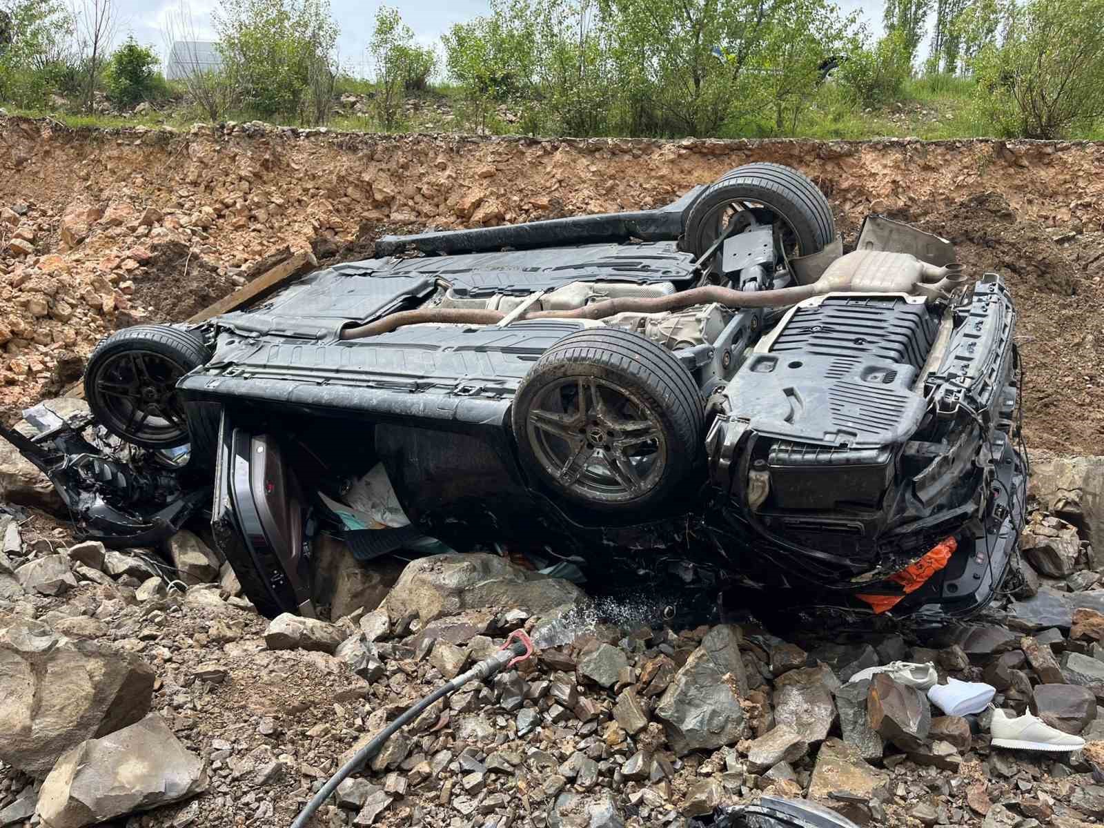 YOZGAT’TA OTOMOBİL TAKLA ATTI: 4 YARALI