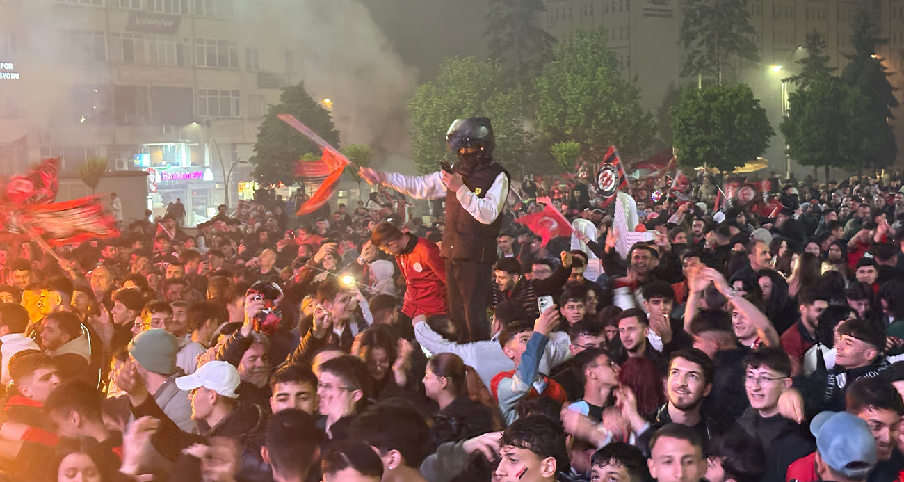 ÇORUM’DA BİNLERCE VATANDAŞTAN SÜPER LİG SEVİNCİ 
