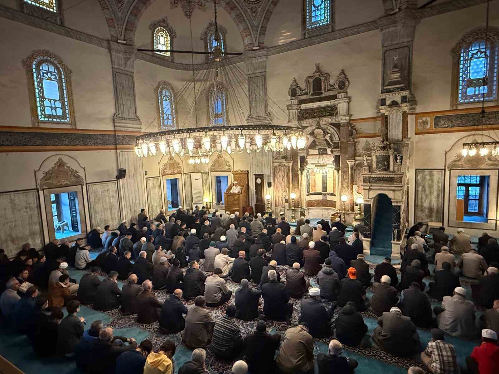 YOZGATLILAR, BAYRAM NAMAZINDA ÇAPANOĞLU CAMİSİNDE SAF TUTTU