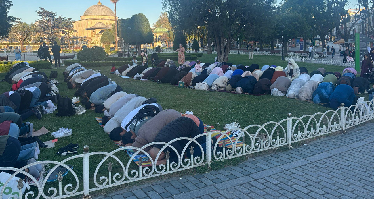 VATANDAŞLAR KURBAN BAYRAMI NAMAZINI AYASOFYA’DA KILDI 