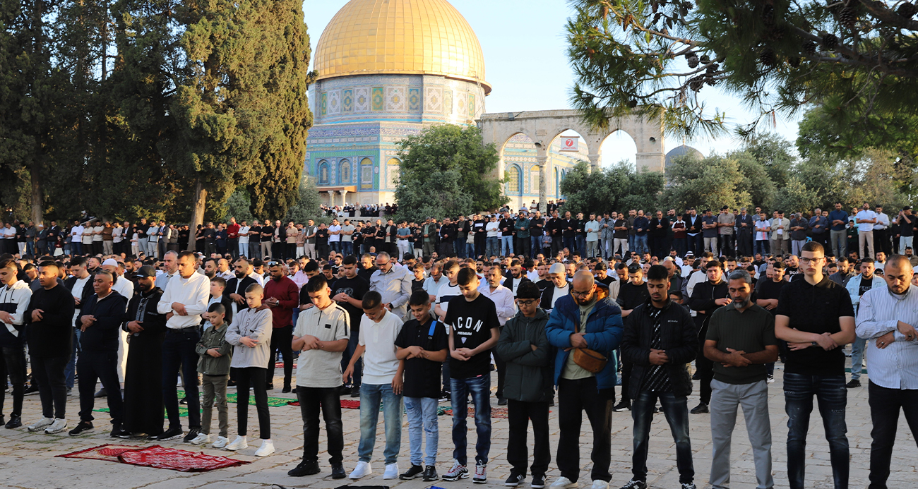 MESCİD-İ AKSA'DA BAYRAM NAMAZI 140 BİN MÜSLÜMANLA KILINDI 