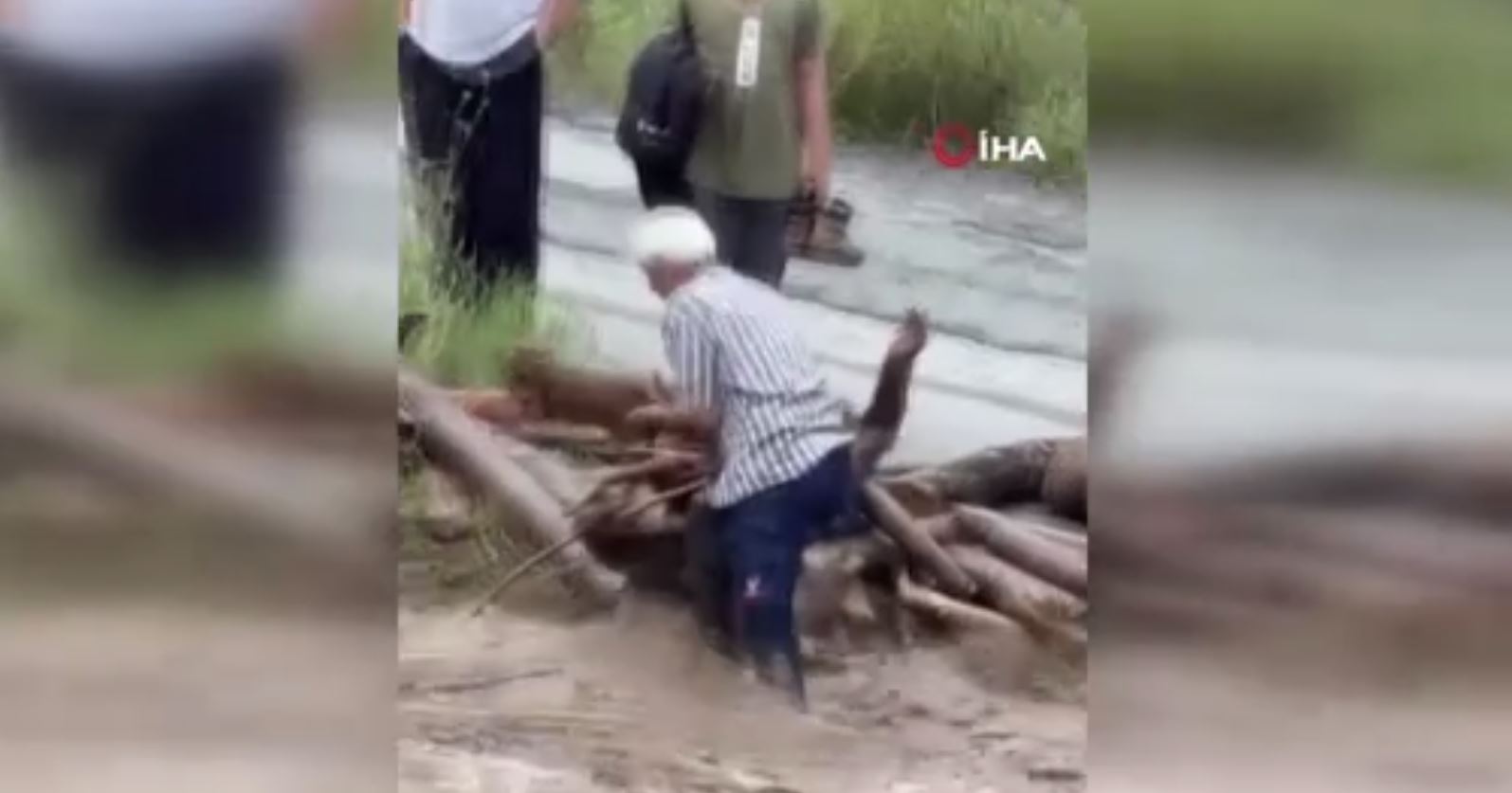 ODUN UĞRUNA CANINI HİÇE SAYARAK DEREYE GİREN VATANDAŞIN O ANLARI KAMERADA 