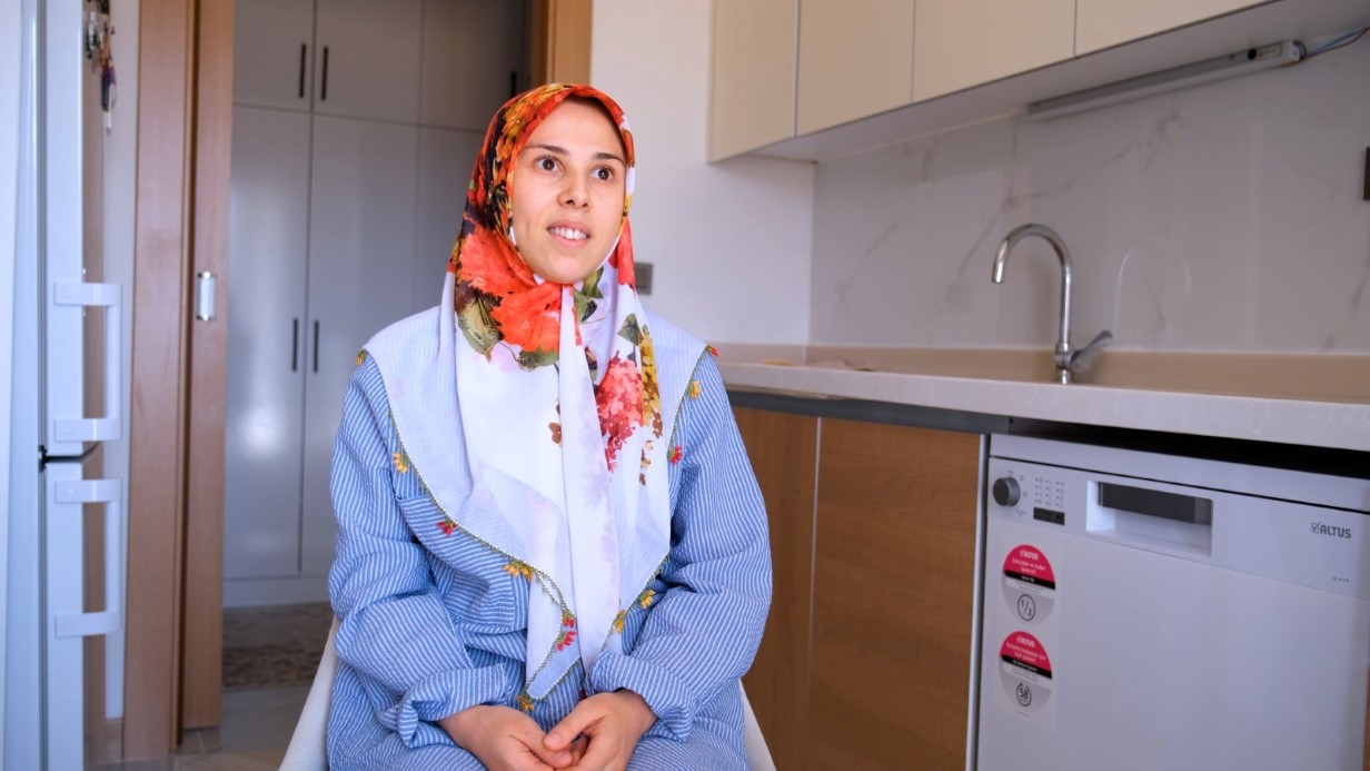 BAKAN KURUM, DEPREMZEDE AİLENİN BAYRAM SEVİNCİNİ PAYLAŞTI 