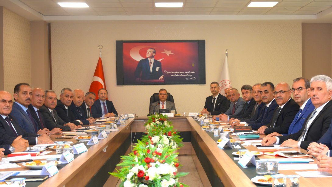 İLÇE MİLLİ EĞİTİM MÜDÜRLERİ SENE SONU TOPLANTISINDA BULUŞTU