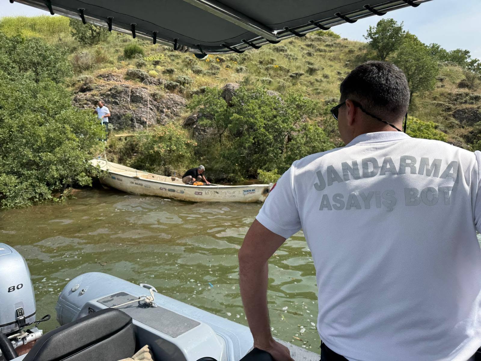 SÜREYYA BEY BARAJINDA BATAN BALIKÇI TEKNESİ JANDARMA EKİPLERİNCE KURTARILDI