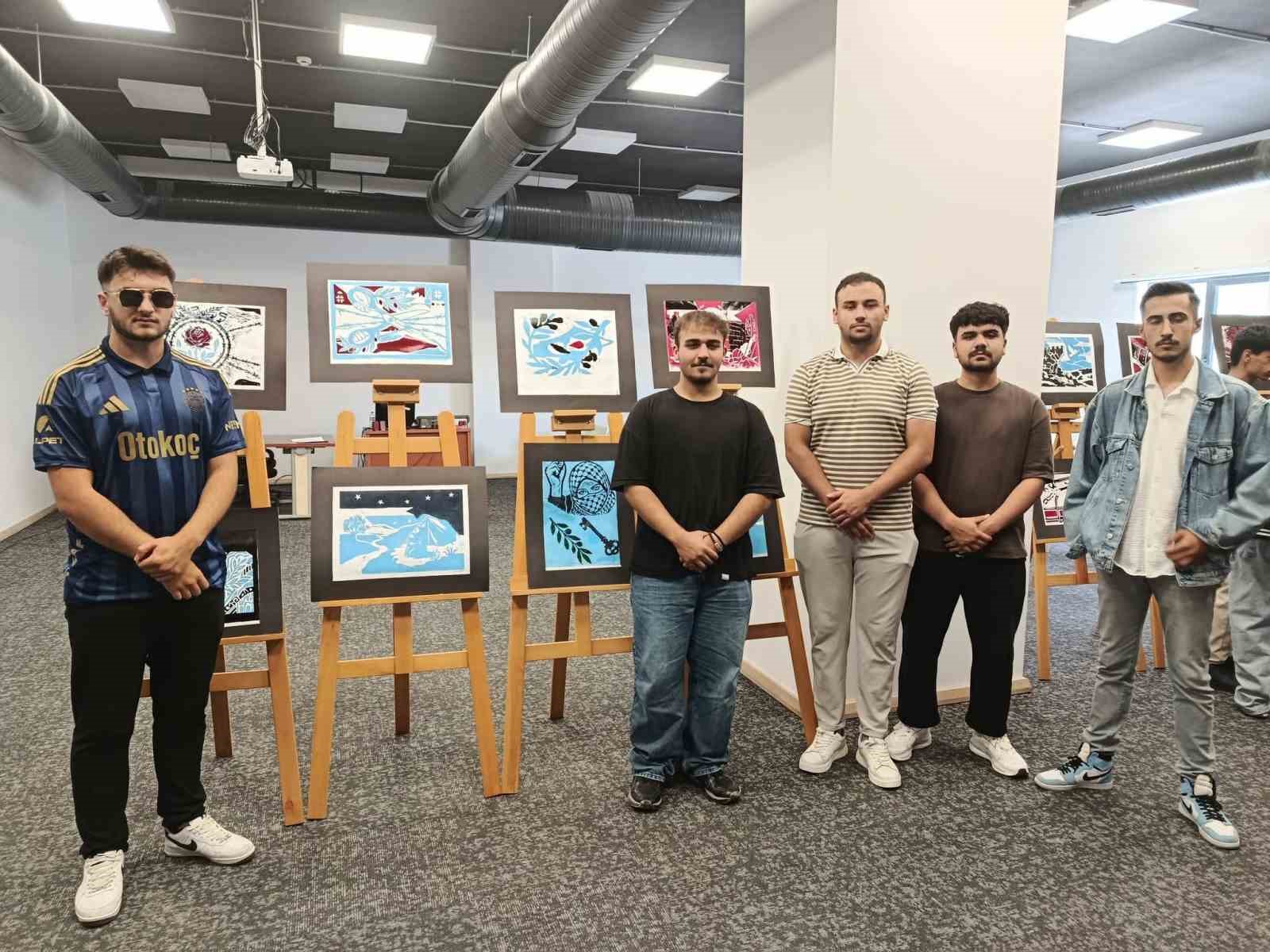 Çorum’da öğrencilerin eserleri sanatseverlerle buluştu