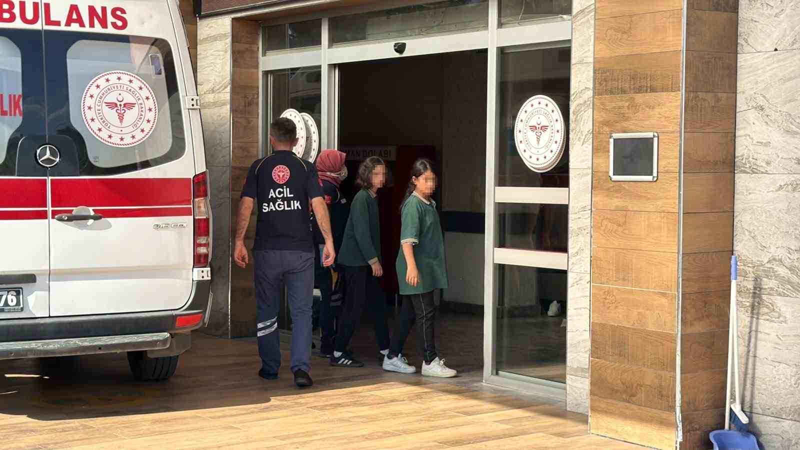 Trabzon’da 12 ortaokul öğrencisi zehirlenme şüphesiyle hastaneye kaldırıldı