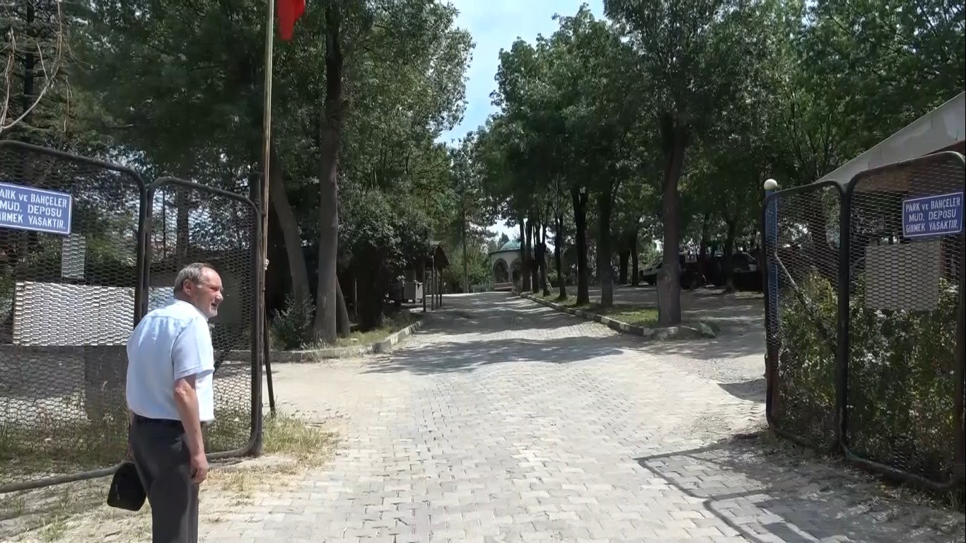KARAGÖZ AHMED PAŞA’NIN KÜTAHYA’DAKİ KABRİ VE TARİHİ ALAN İÇİN "ZİYARETE AÇILMALI" ÇAĞRISI