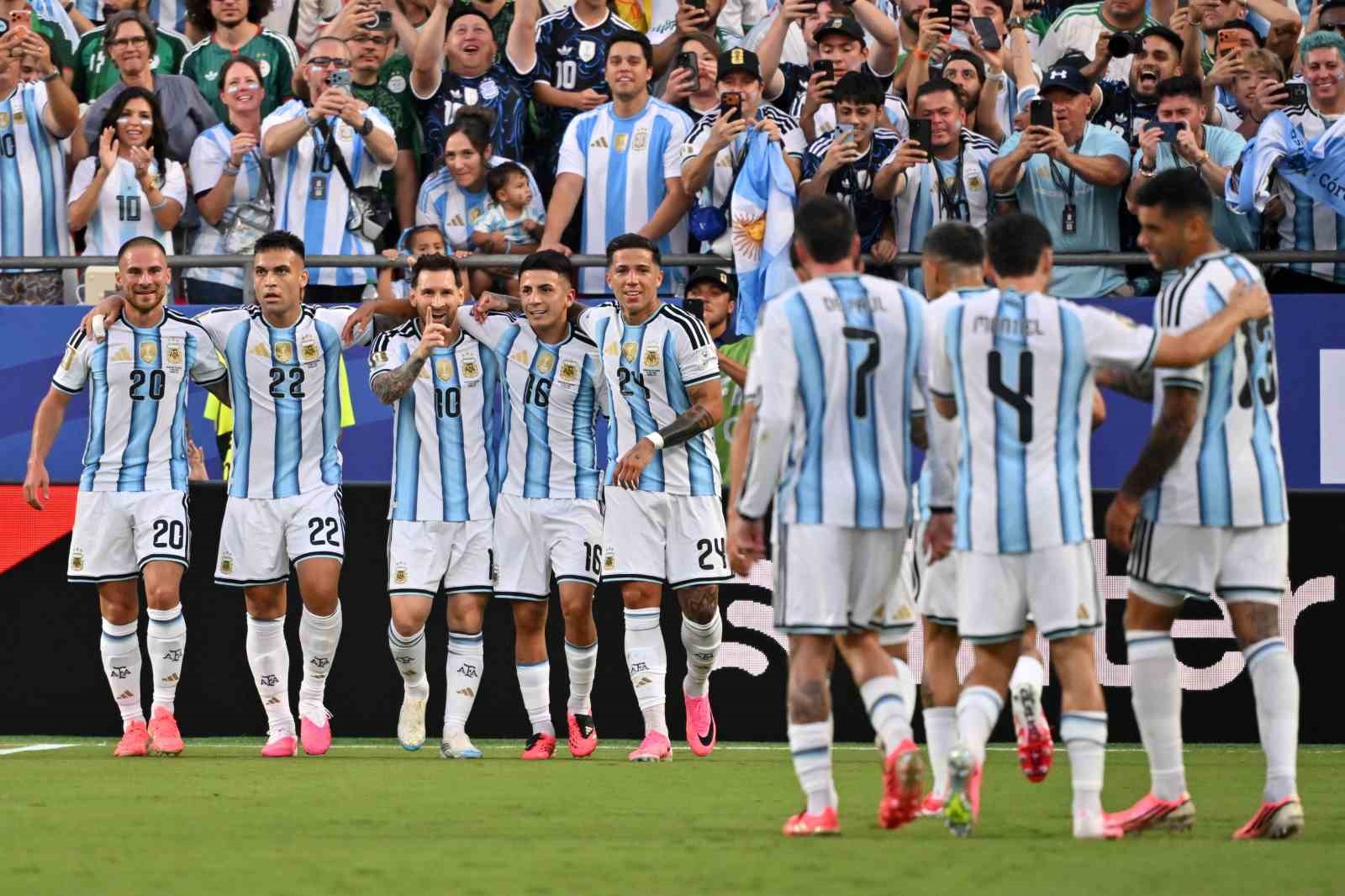 MESSİ’NİN TARİHE GEÇTİĞİ MAÇTA SON ŞAMPİYON GALİBİYETLE BAŞLADI