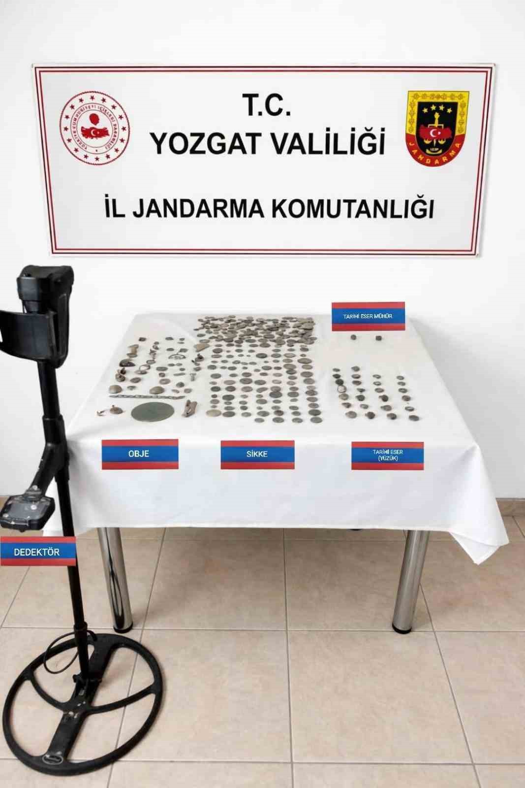 YOZGAT’TA TARİHİ ESER NİTELİKLİ OBJELER ELE GEÇİRİLDİ