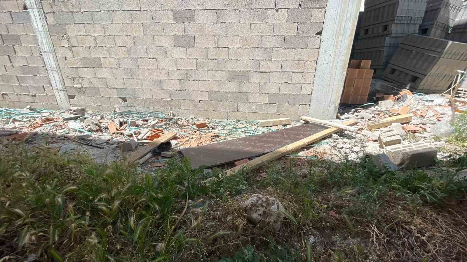 KARAMAN’DA 3’ÜNCÜ KATTAN DÜŞEN KALIP USTASI AĞIR YARALANDI