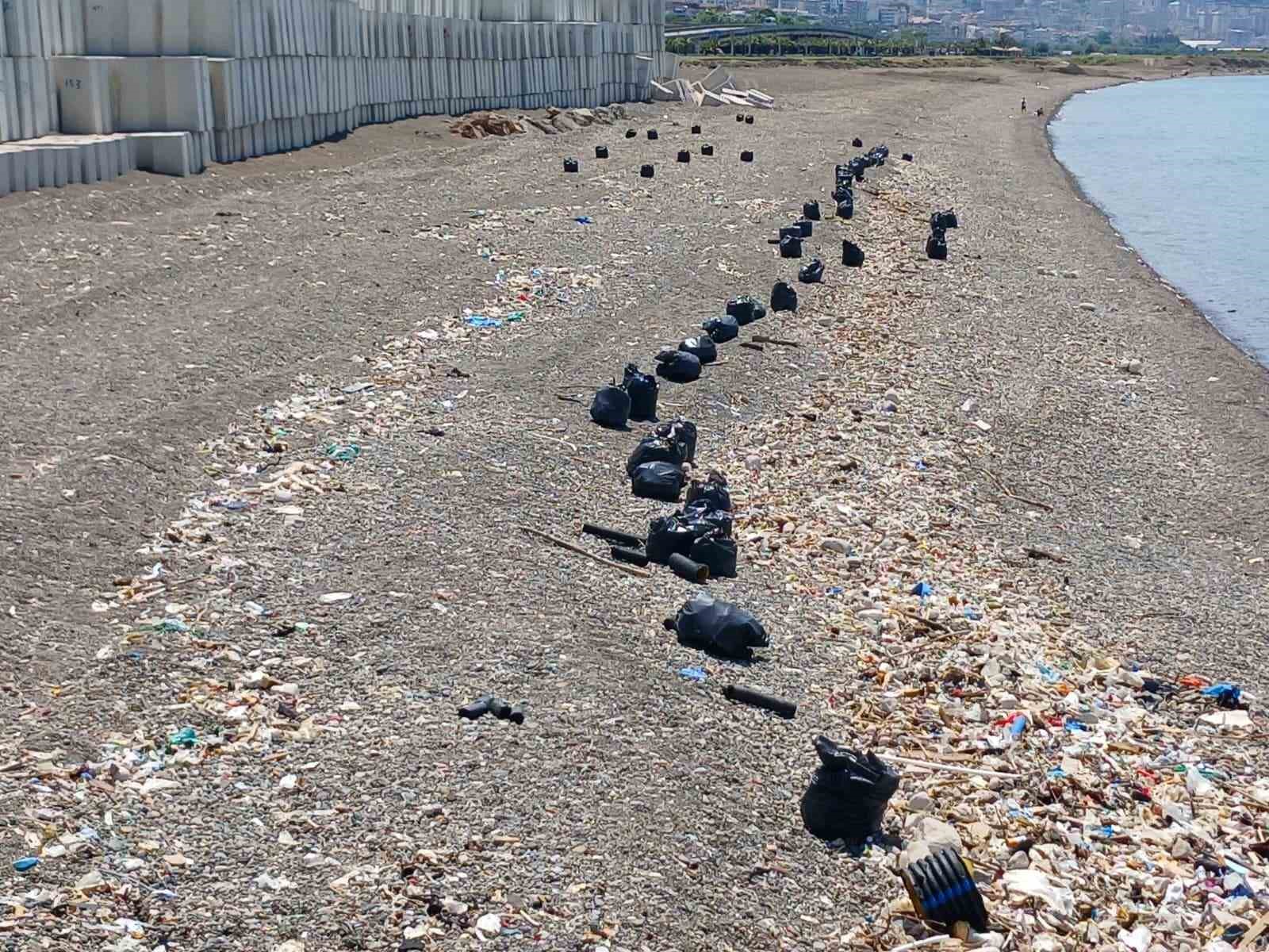 TRABZON SAHİLİNDE ÇÖP SEFERBERLİĞİ