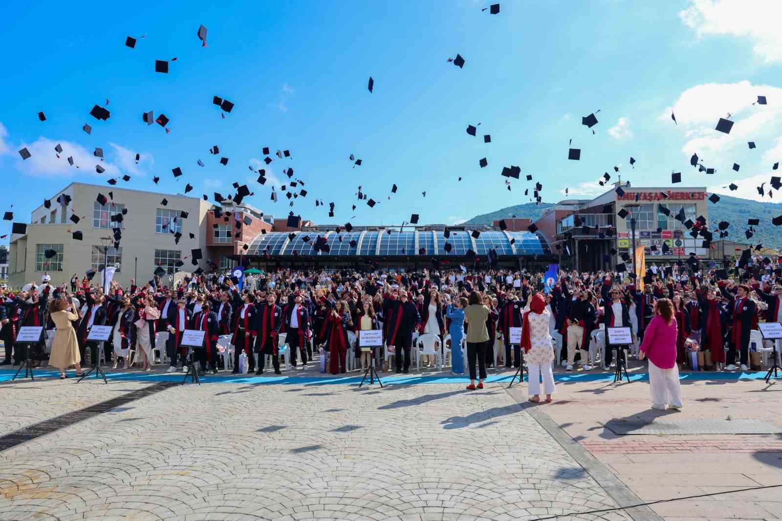 OMÜ MÜHENDİSLİK FAKÜLTESİ MEZUNLARINI GELECEĞE UĞURLADI