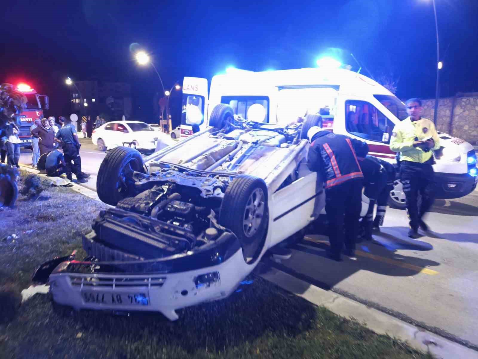 KONTROLDEN ÇIKAN ARAÇ TERS DÖNDÜ: 2 YARALI