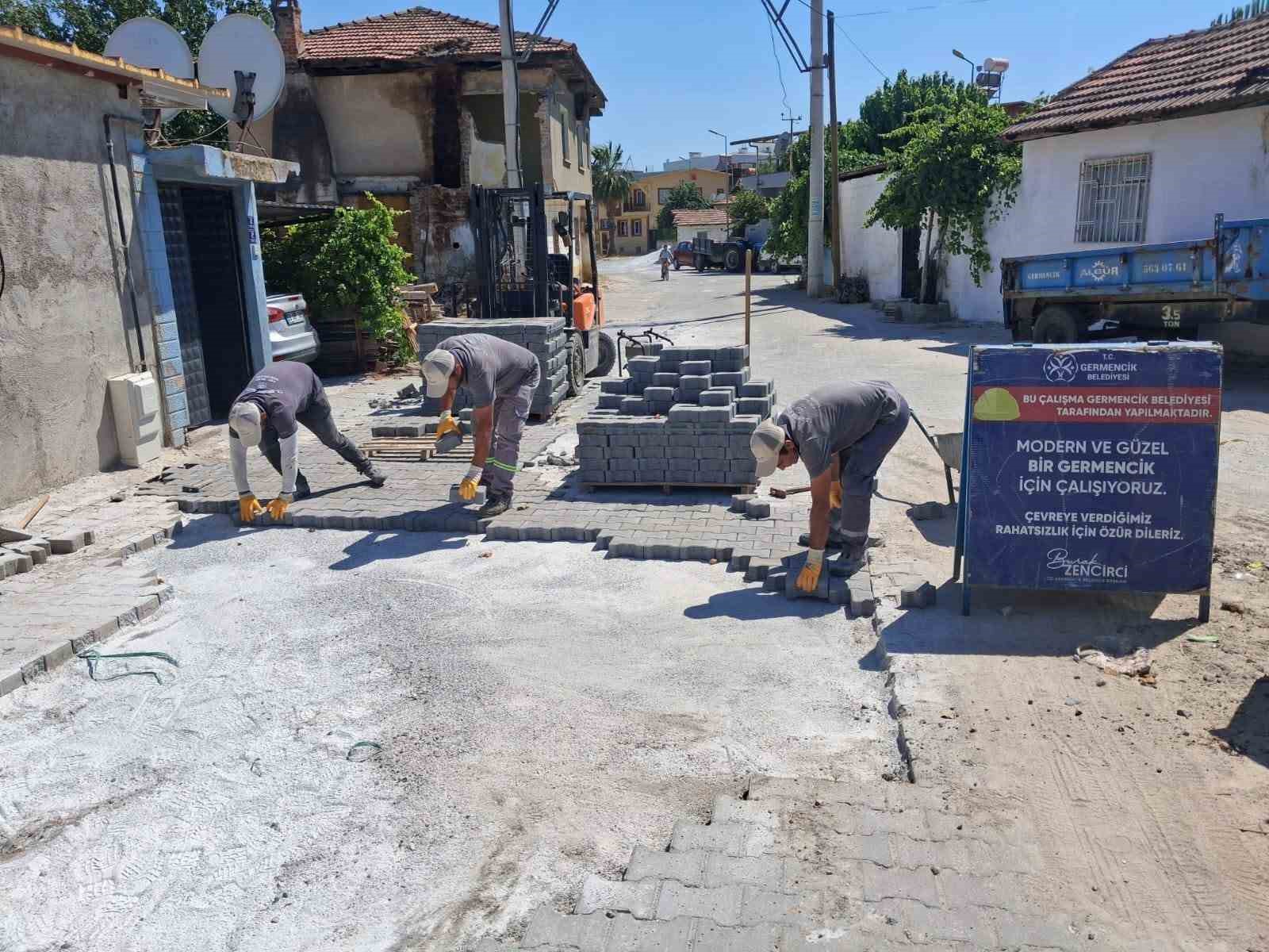 GERMENCİK’TE YOL VE ÇEVRE DÜZENLEME ÇALIŞMALARI SÜRÜYOR