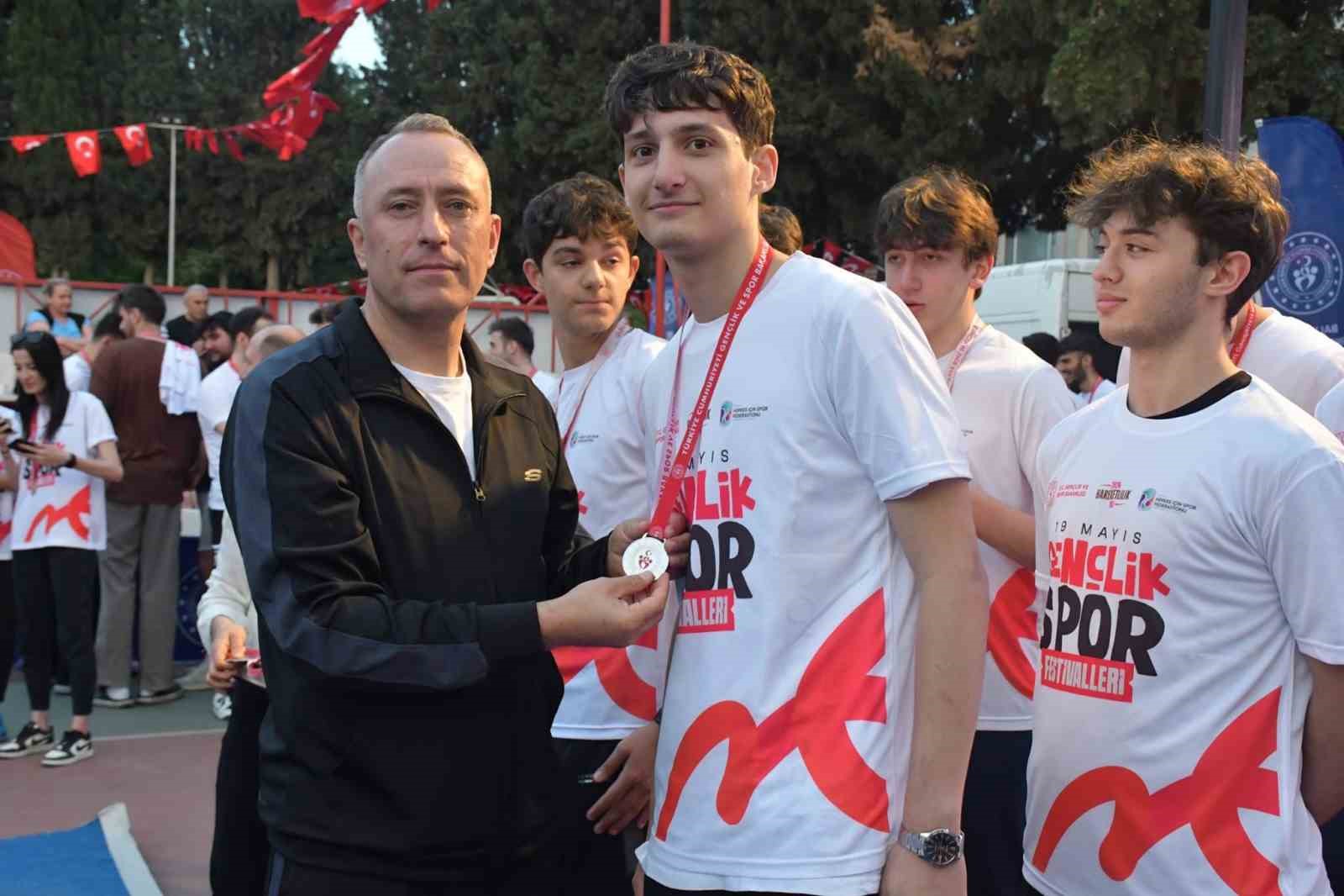BALIKESİRLİ GENÇLERİ SPORLA DOLU DOLU BİR YAZ BEKLİYOR
