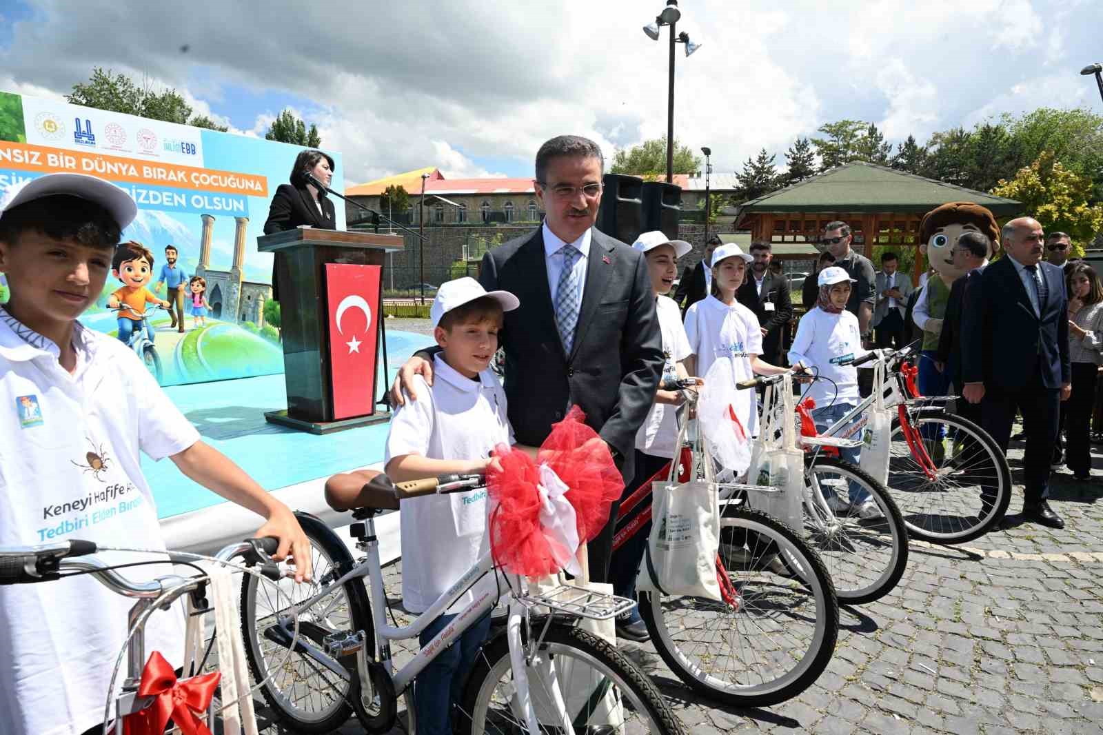 BABALARINA SİGARAYI BIRAKTIRDILAR, BİSİKLETİ KAPTILAR