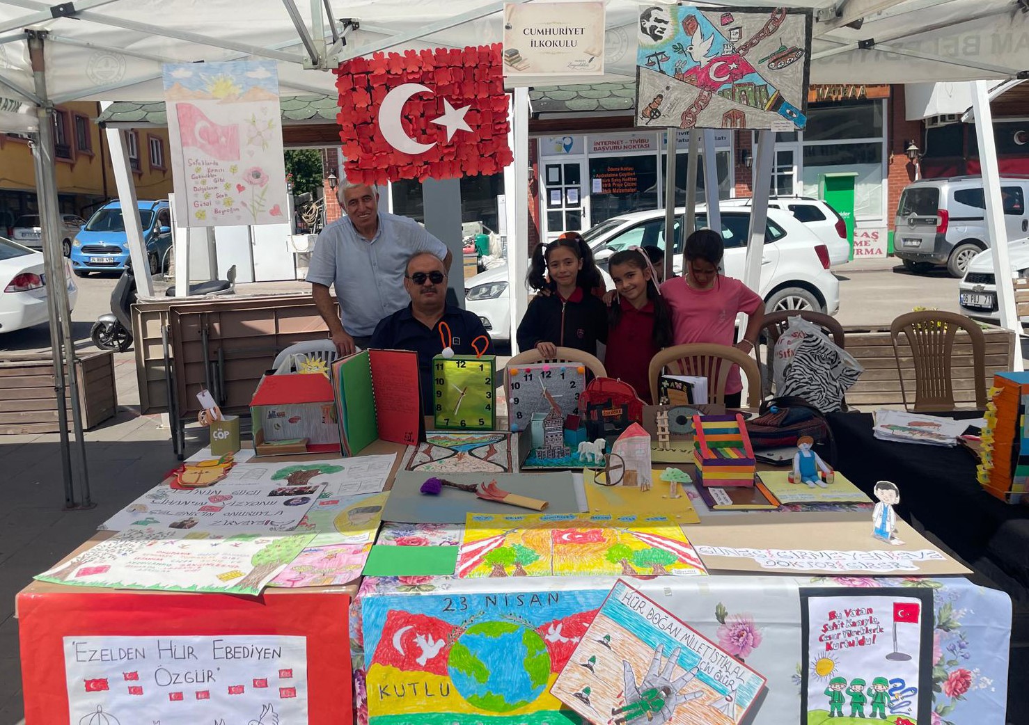 KIZILCAHAMAM’DA ETWİNNİNG PROJELERİ YIL SONU SERGİSİ YOĞUN İLGİ GÖRDÜ