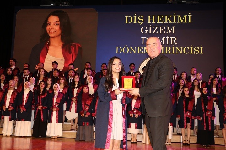 ERZİNCAN’DA 82 GENÇ DİŞ HEKİMİ MEZUNİYET COŞKUSU YAŞADI