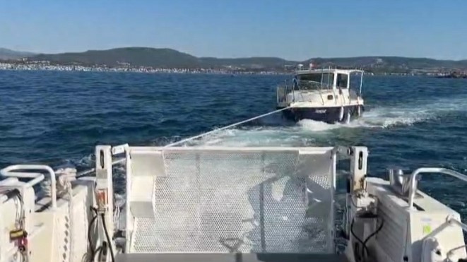 İZMİR’DE SAHİL GÜVENLİK’TEN İKİ AYRI OPERASYON: 3 KİŞİ KURTARILDI, 18 GÖÇMEN YAKALANDI