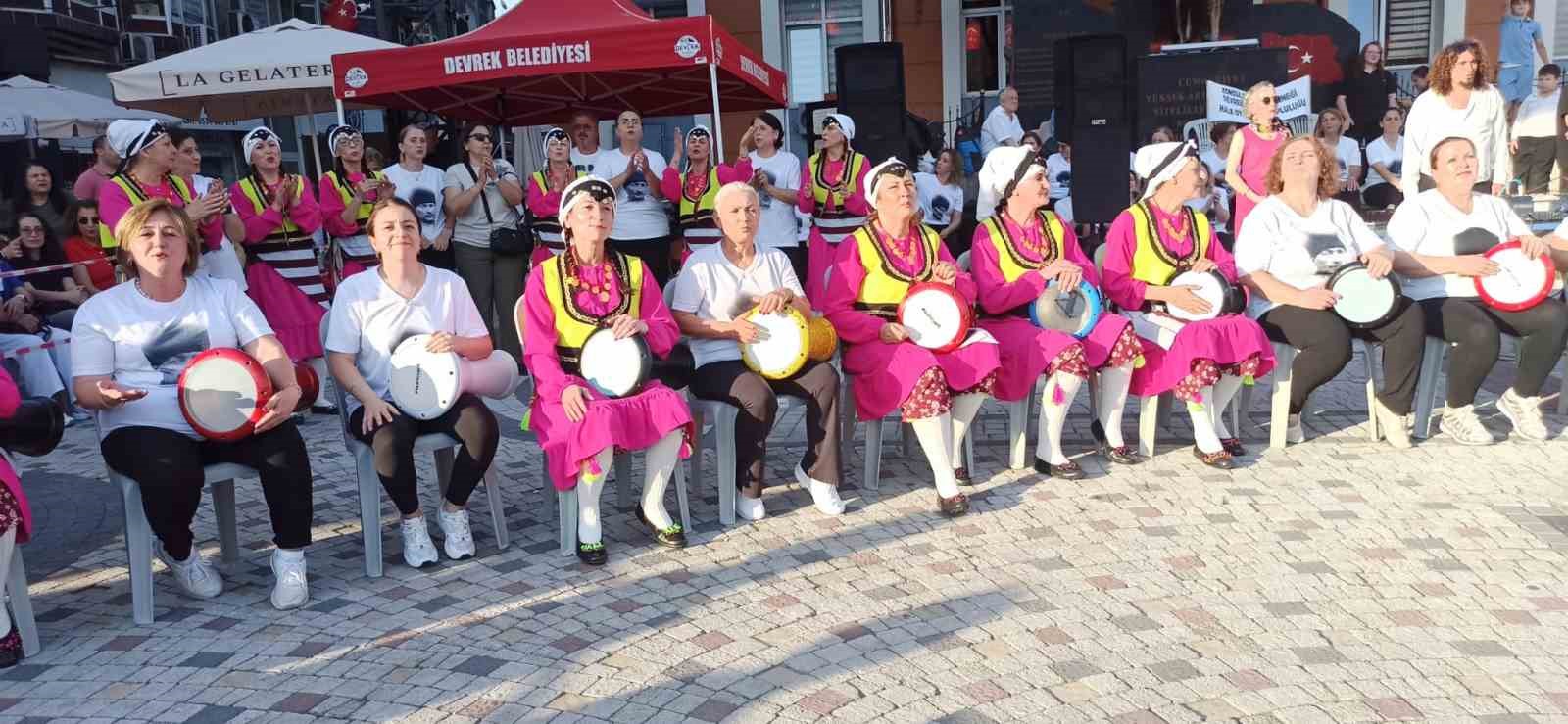 DEVREK’TE DÜZENLENEN ŞENLİKTE VATANDAŞLAR DOYASIYA EĞLENMENİN TADINI ÇIKARDILAR.