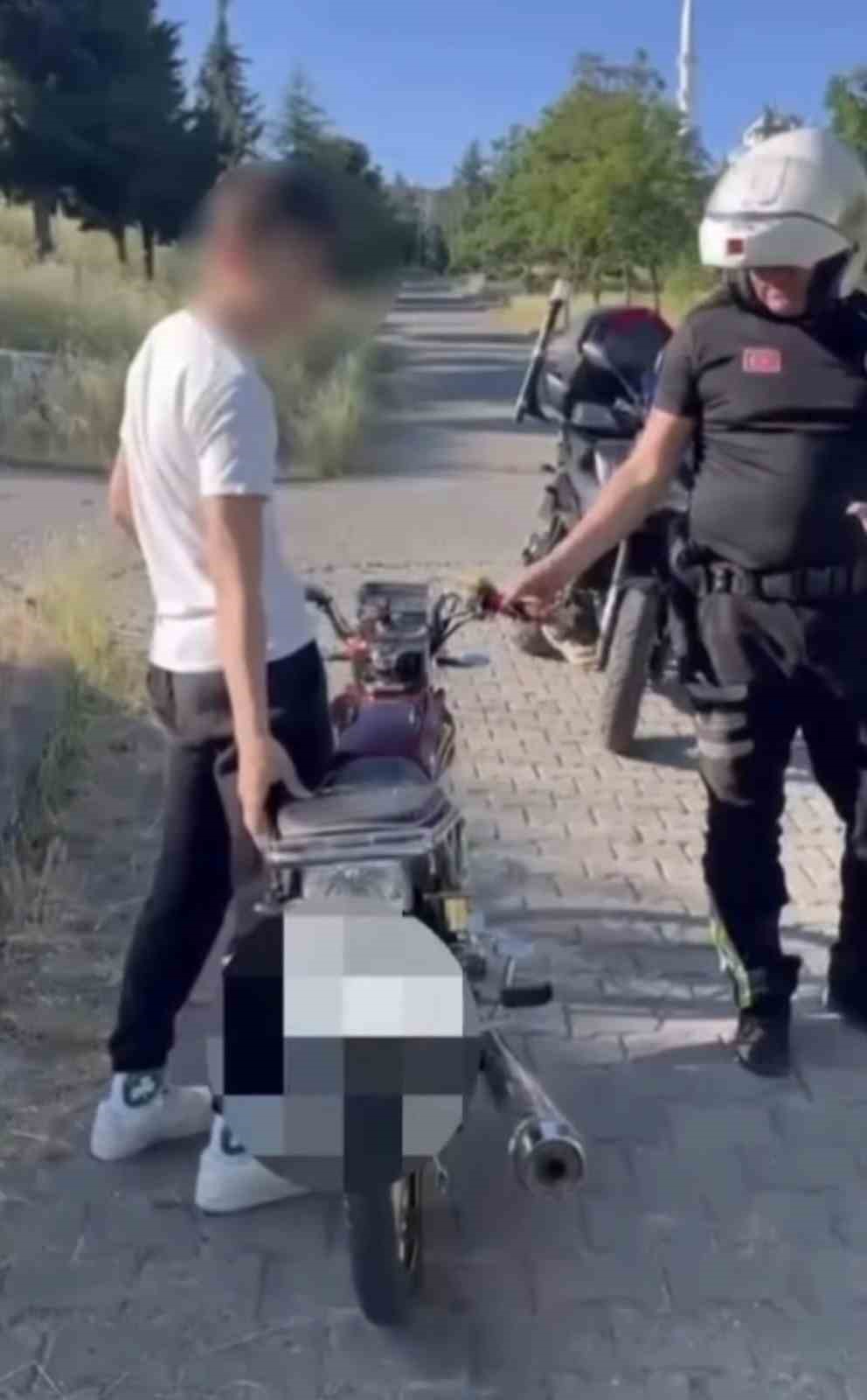 ABARTI EGZOZ VE GÜRÜLTÜYE GEÇİT YOK: 18 ARAÇ TRAFİKTEN MEN EDİLDİ