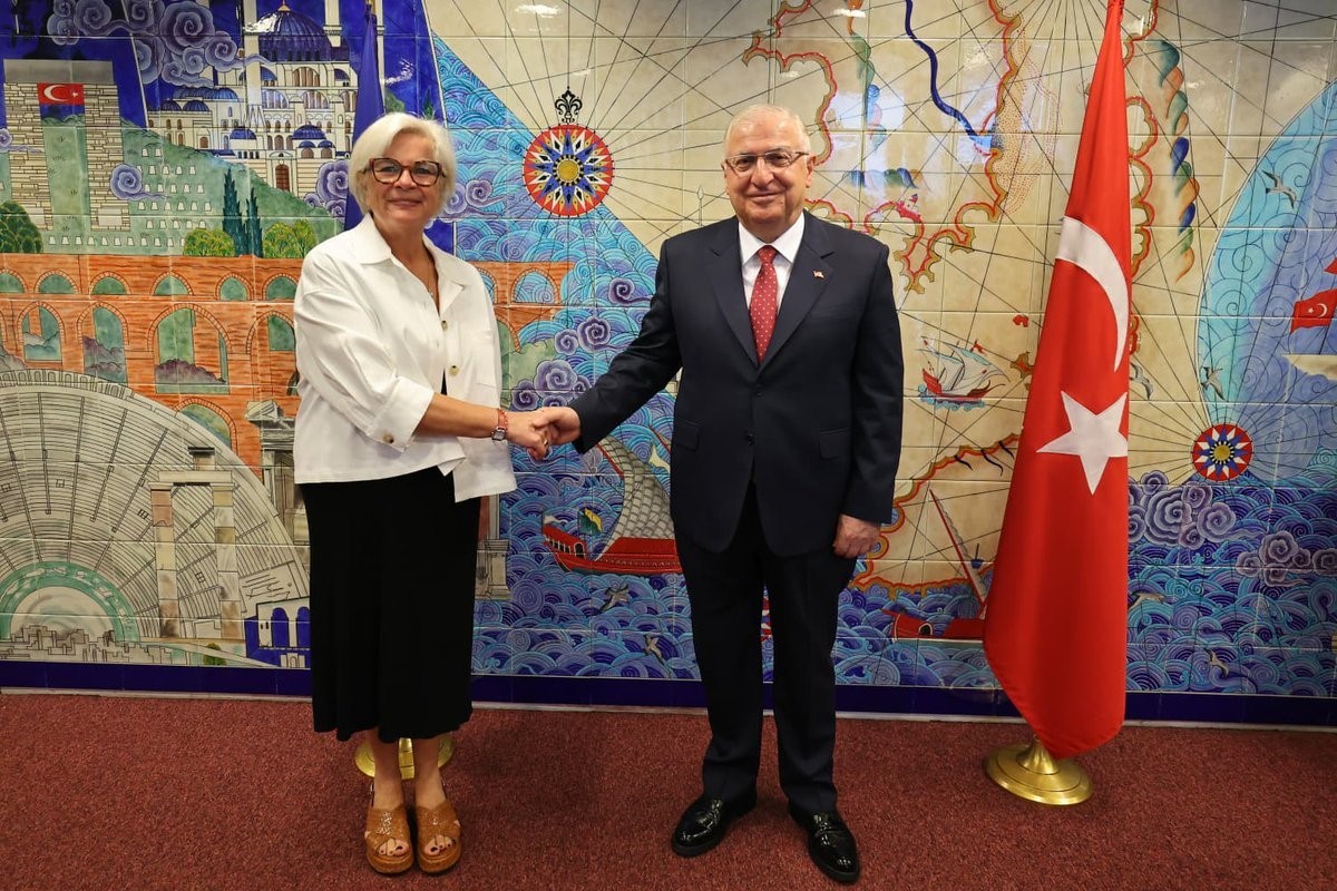 BAKAN GÜLER, FRANSA ORDULAR BAKANI VAUTRİN İLE GÖRÜŞTÜ