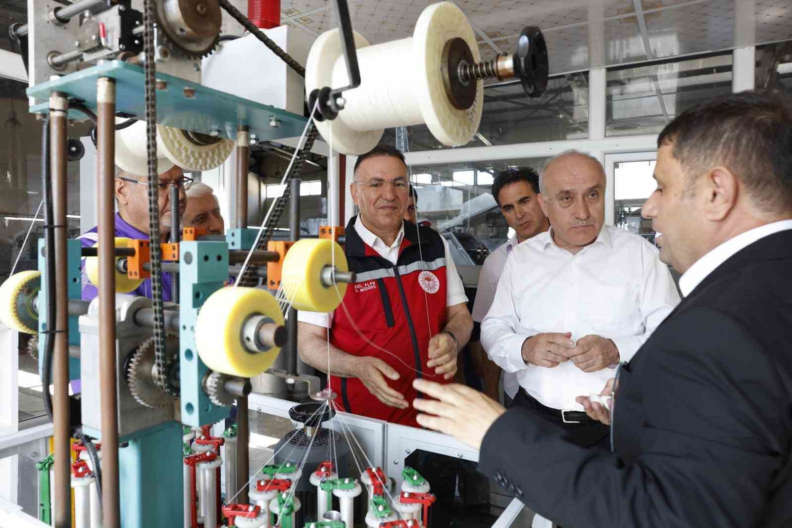 DİYARBAKIR’DA UYGULAMALI İPEK BÖCEKÇİLİĞİ EĞİTİMİ SERTİFİKA TAKTİM TÖRENİ DÜZENLENDİ