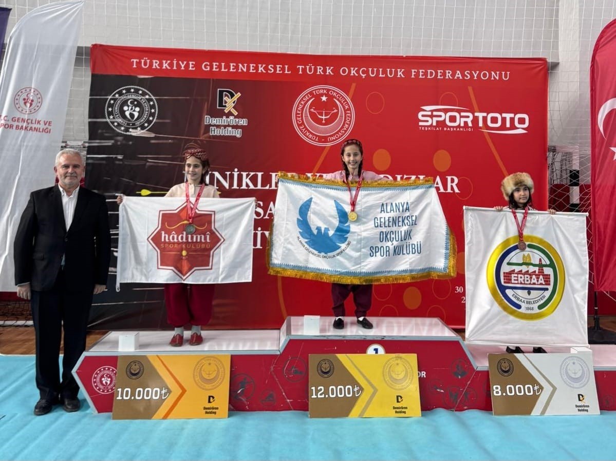 ALANYALI MİNİK OKÇULAR TÜRKİYE ŞAMPİYONASI’NDAN MADALYALARLA DÖNDÜ