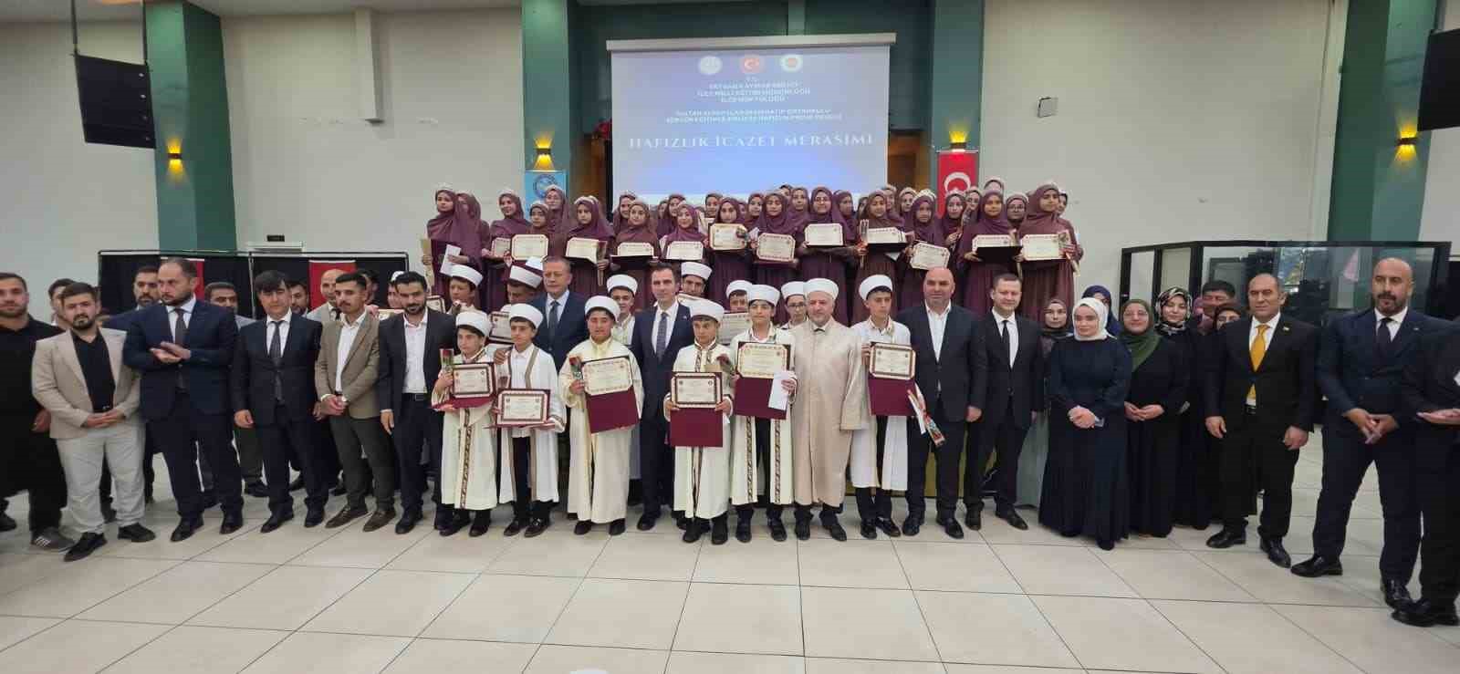 TATVAN’DA GÖRKEMLİ HAFIZLIK İCAZET MERASİMİ: 56 HAFIZ BELGELERİNİ ALDI