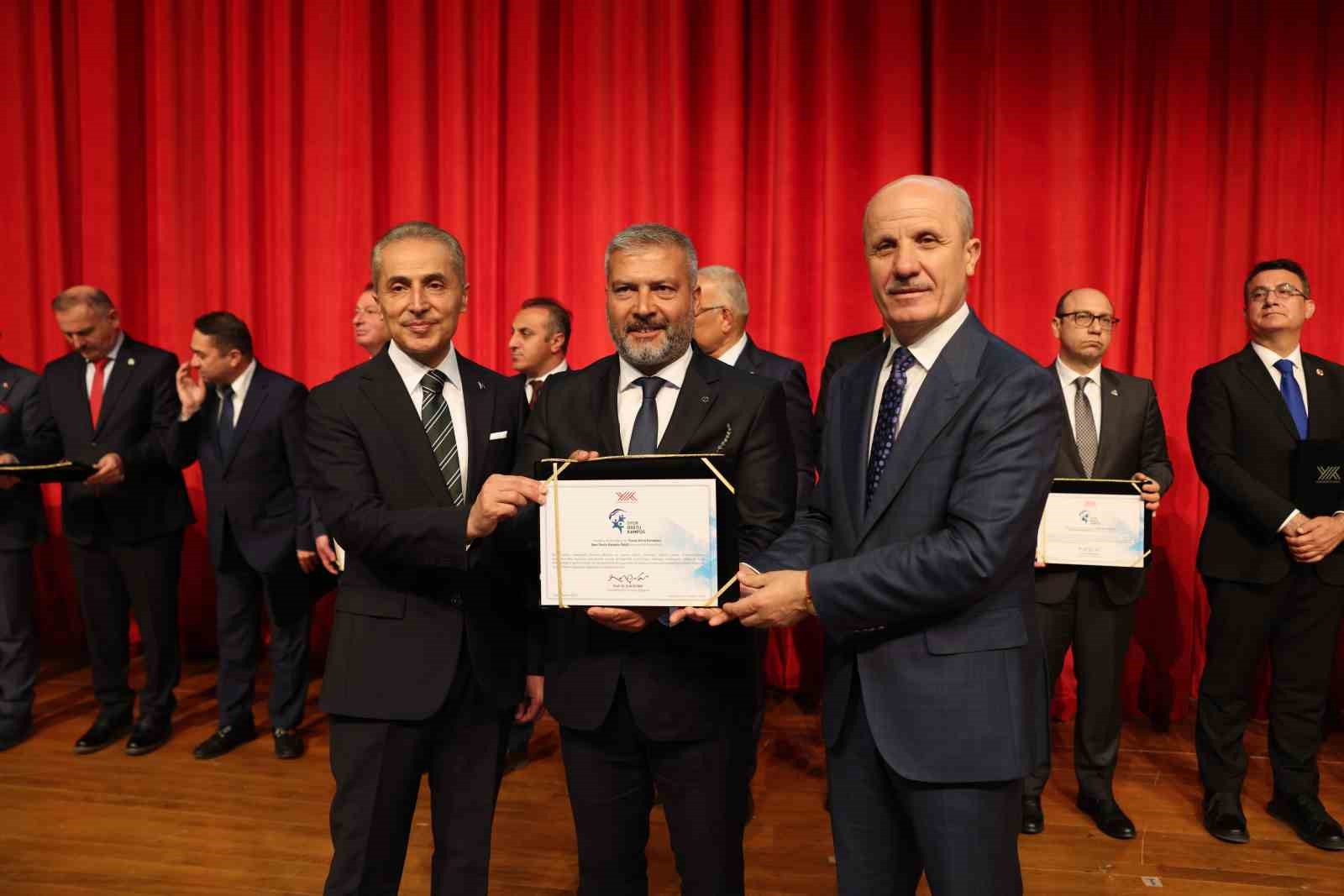 ANADOLU ÜNİVERSİTESİNE "SPOR DOSTU KAMPÜS" ÖDÜLÜ