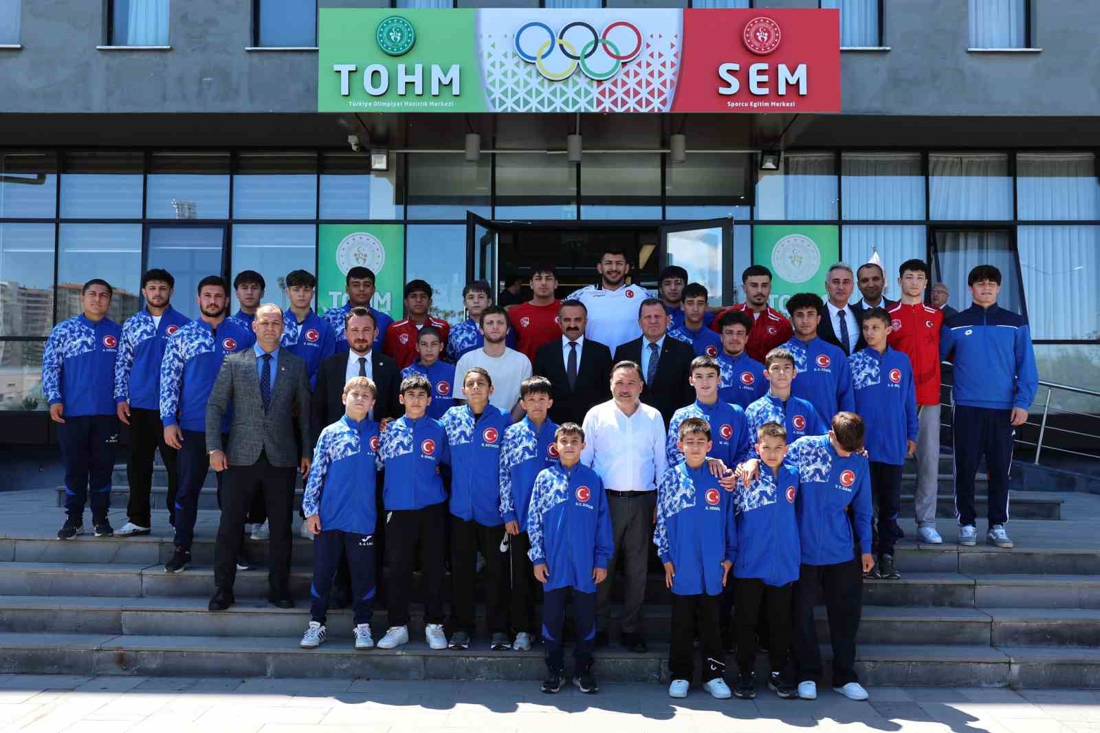 VALİ ÇİÇEK’TEN GENÇLİK VE SPOR İL MÜDÜRLÜĞÜ’NE ZİYARET