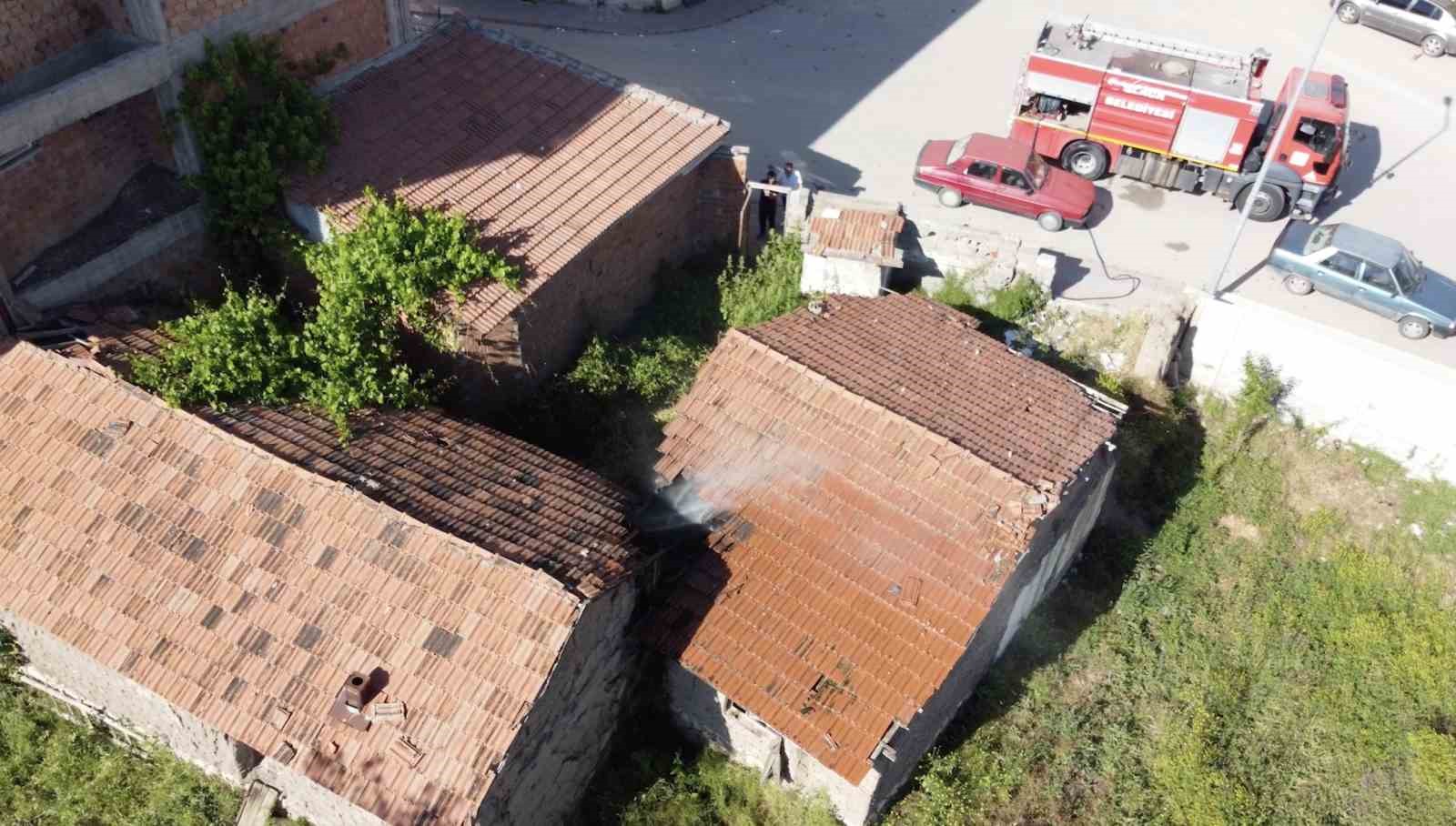 ÇORUM’DA METRUK EVDE KORKUTAN YANGIN