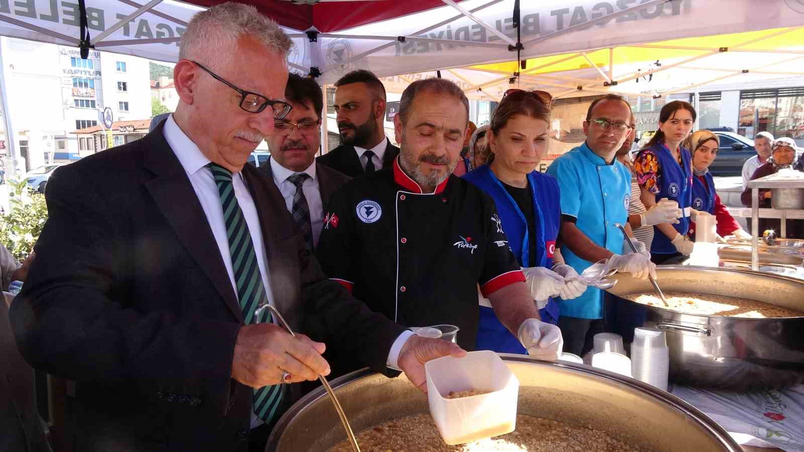 YOZGAT BELEDİYESİNDEN AŞURE İKRAMI