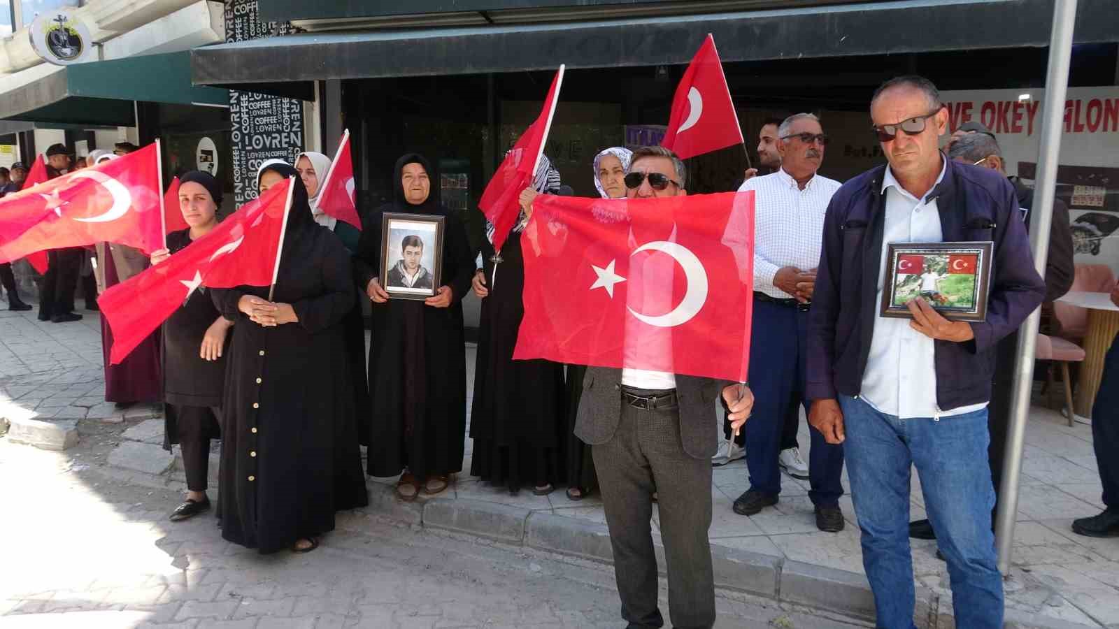 VANLI AİLELERİN EVLAT NÖBETİ 120’NCİ HAFTASINDA SÜRÜYOR