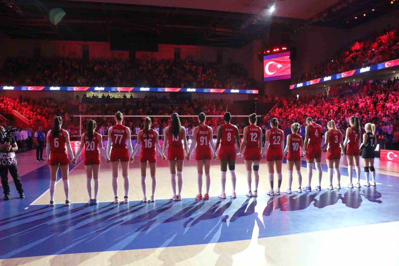 A MİLLİ KADIN VOLEYBOL TAKIMI, FRANSA’YI 3-0 MAĞLUP ETTİ