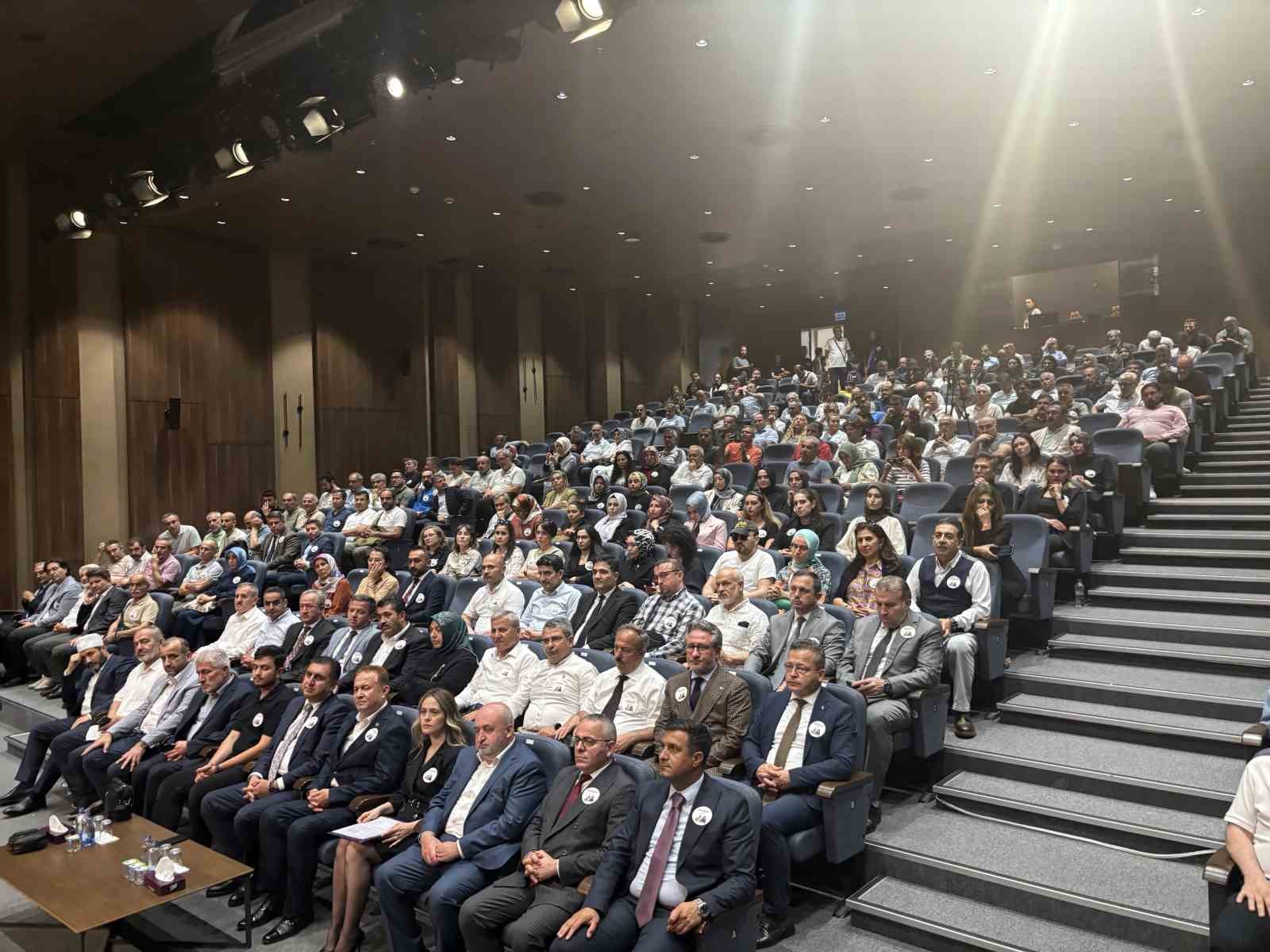 OKUL SALDIRILARINDA HAYATINI KAYBEDEN ÖĞRETMENLER FATİH’TE ANILDI