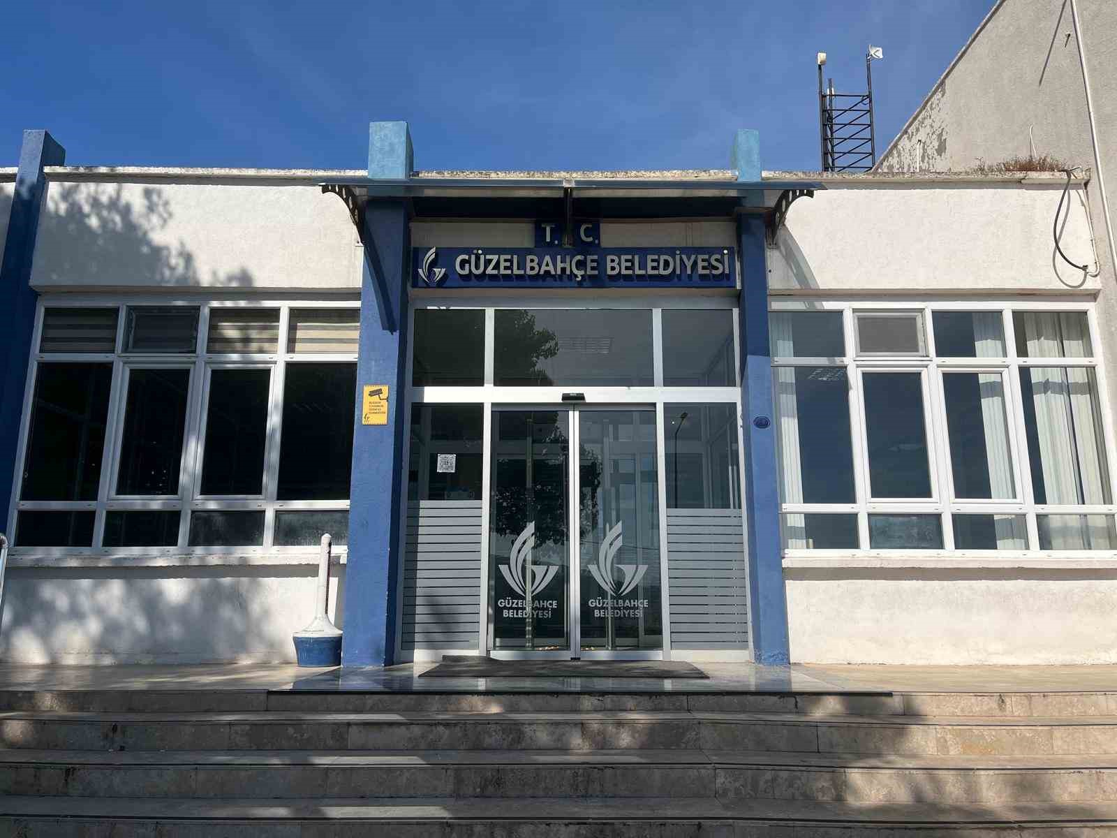 SEFERİHİSAR BELEDİYESİ’NDEKİ YOLSUZLUK OPERASYONUNDA YENİ GELİŞME: ESKİ GÜZELBAHÇE BELEDİYE BAŞKANI’NIN EŞİ GÖZALTINDA